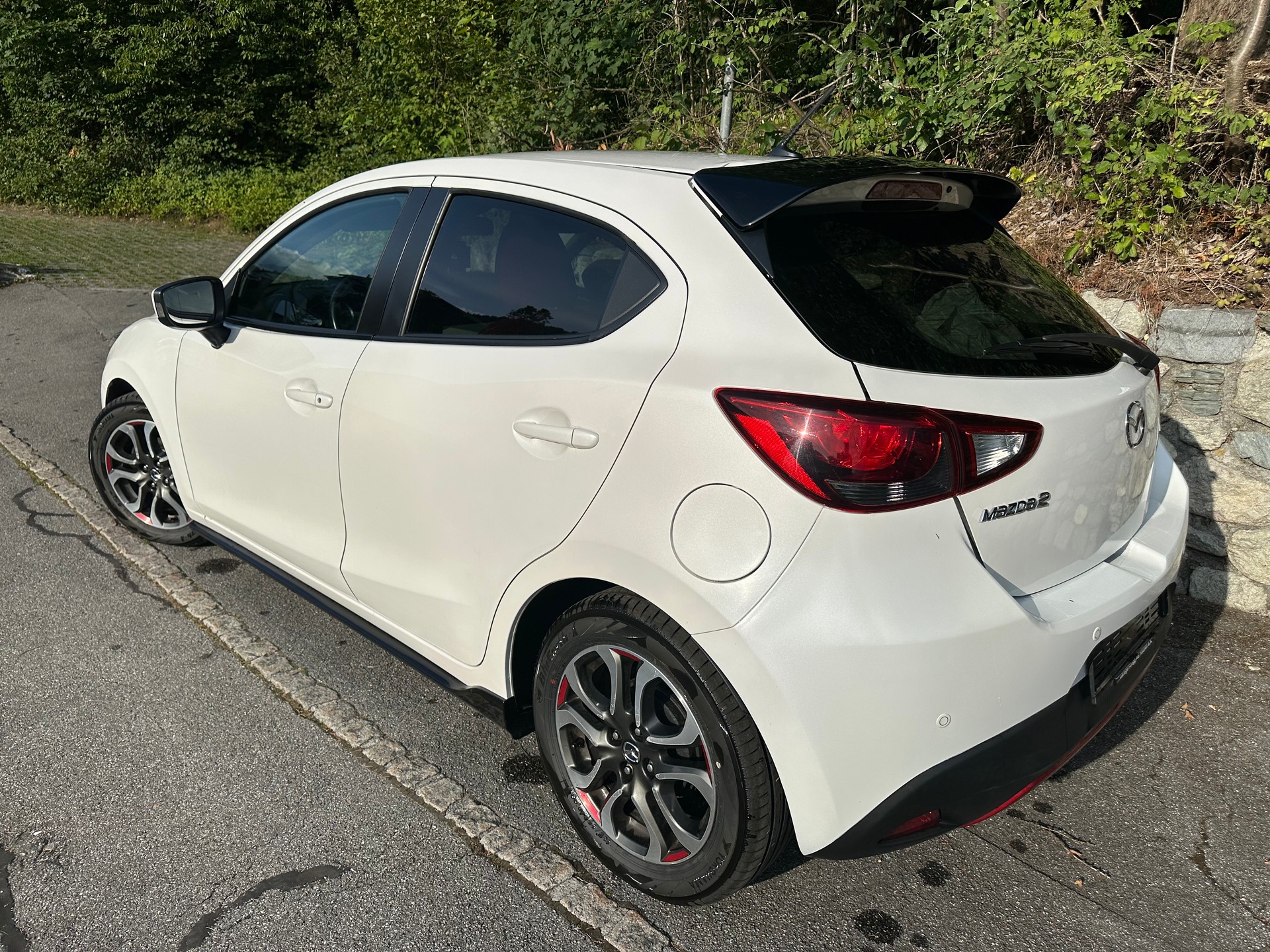 MAZDA 1.5 90 Swiss Edition-image-2
