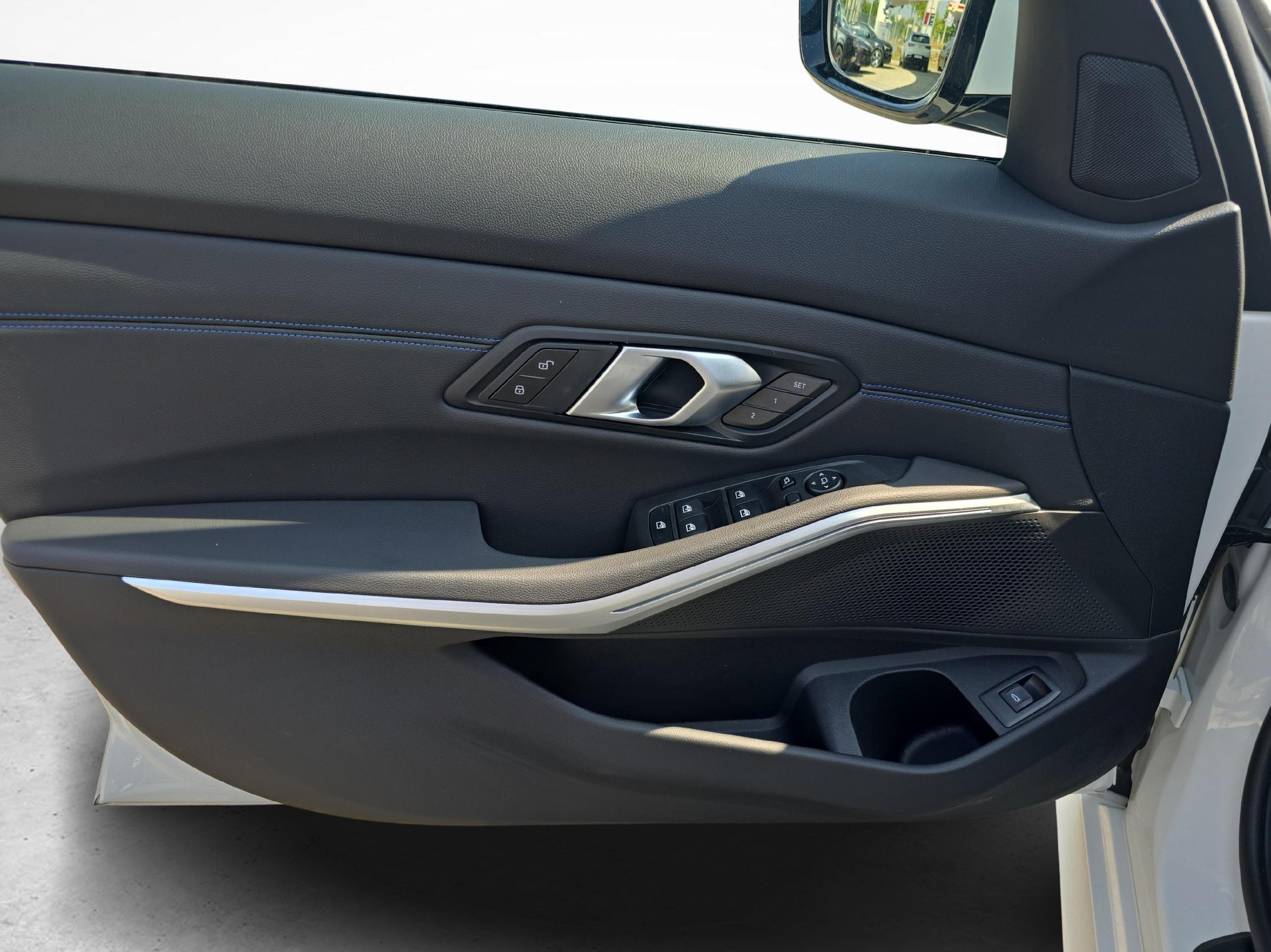 BMW 320d xDrive Touring-image-17