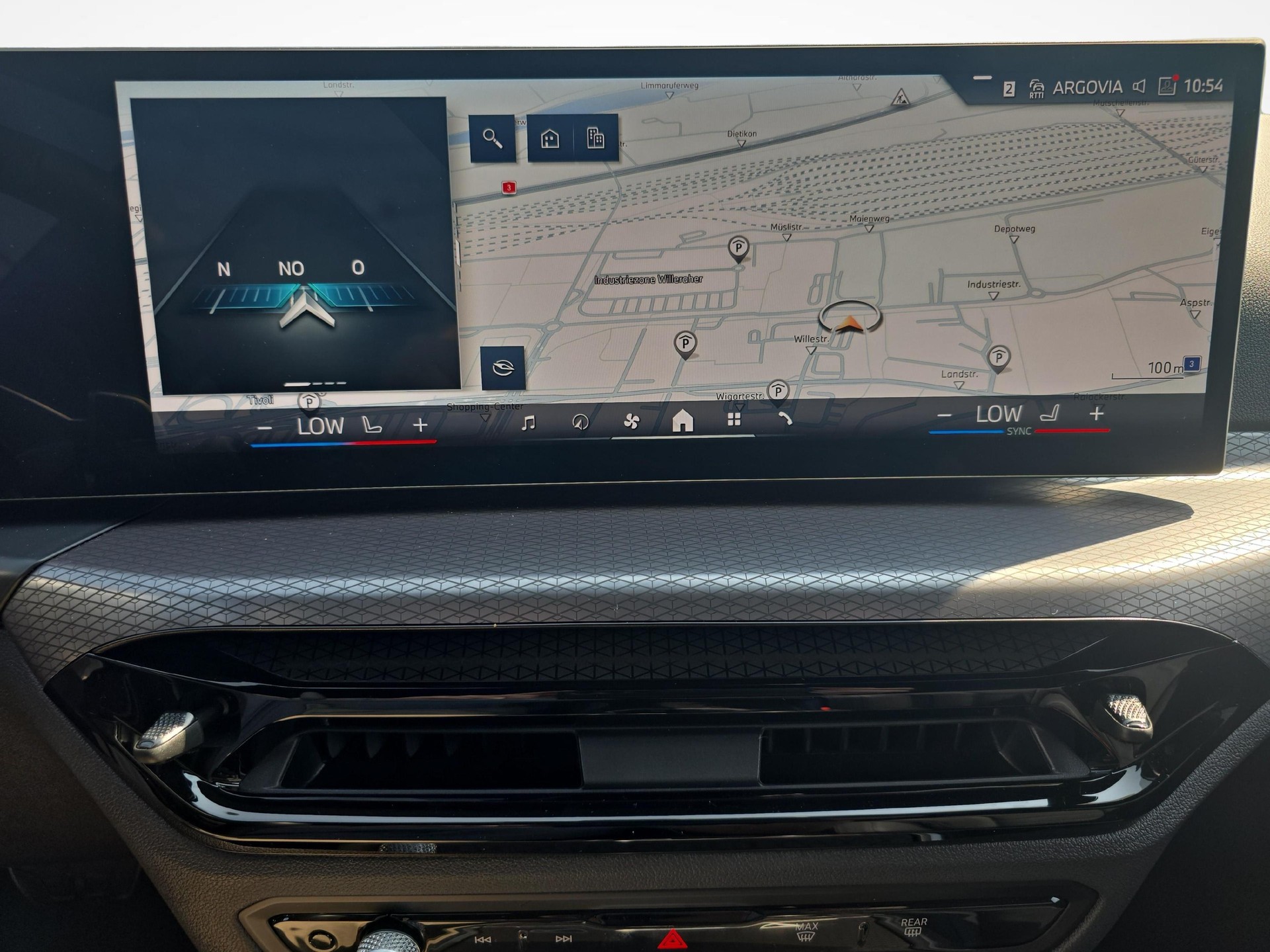 BMW 320d xDrive Touring-image-13