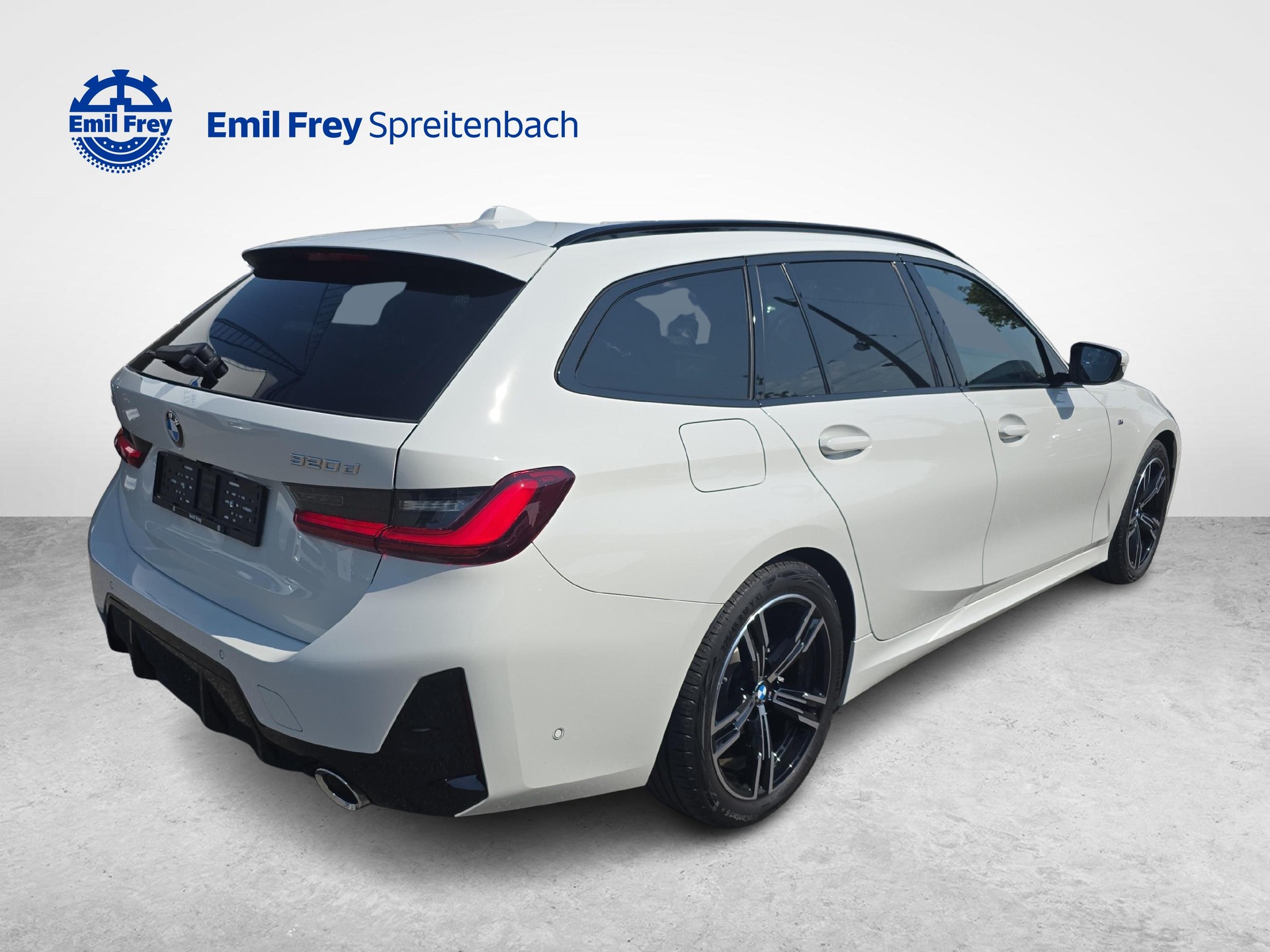 BMW 320d xDrive Touring-image-4