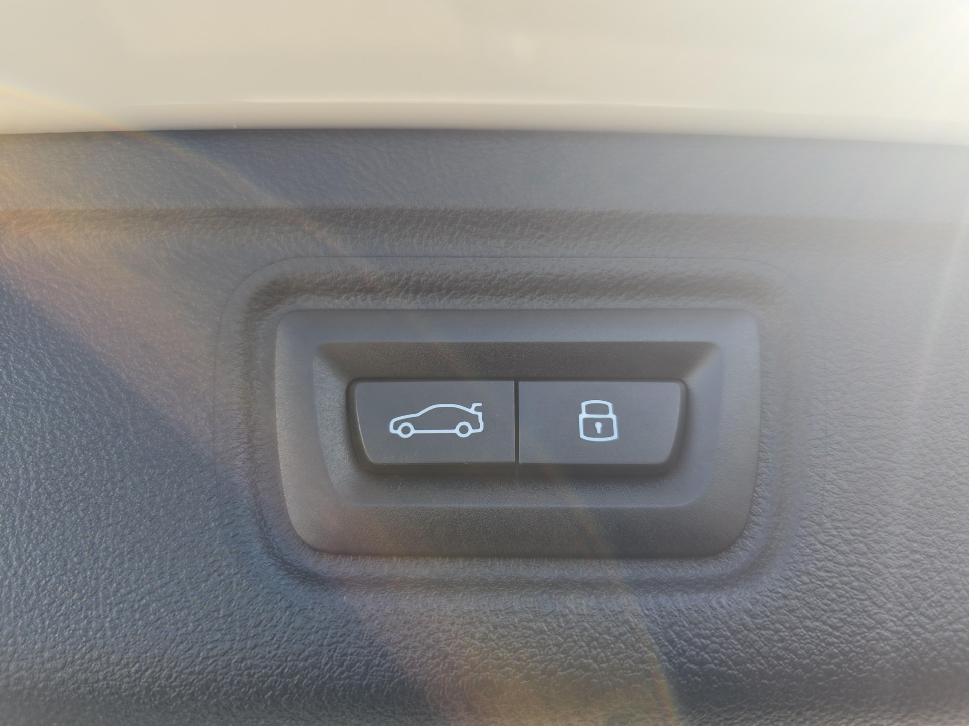 BMW 320d xDrive Touring-image-18