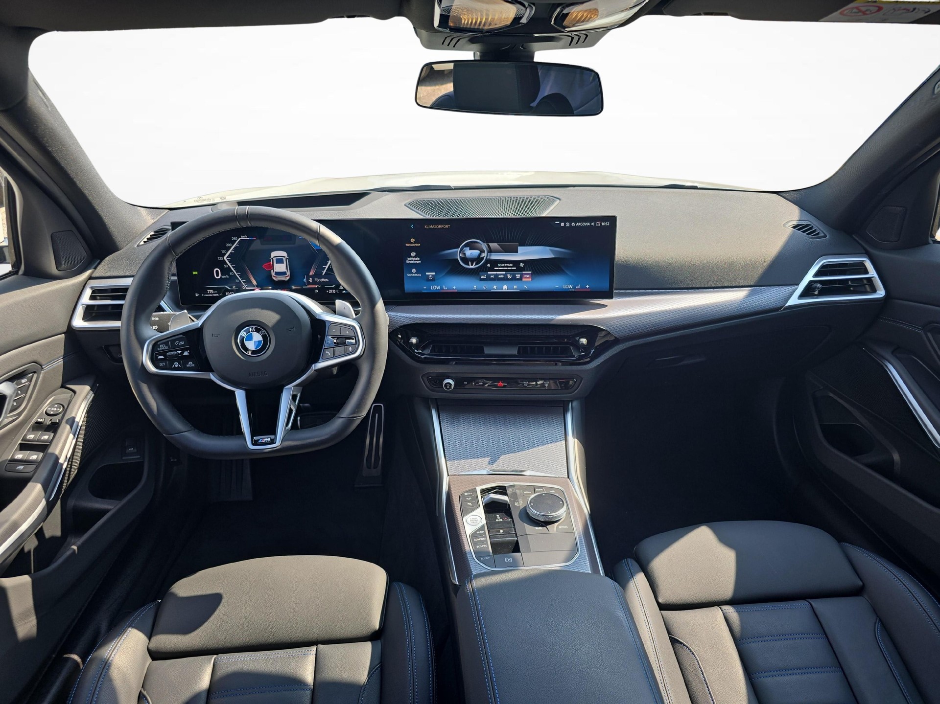 BMW 320d xDrive Touring-image-8