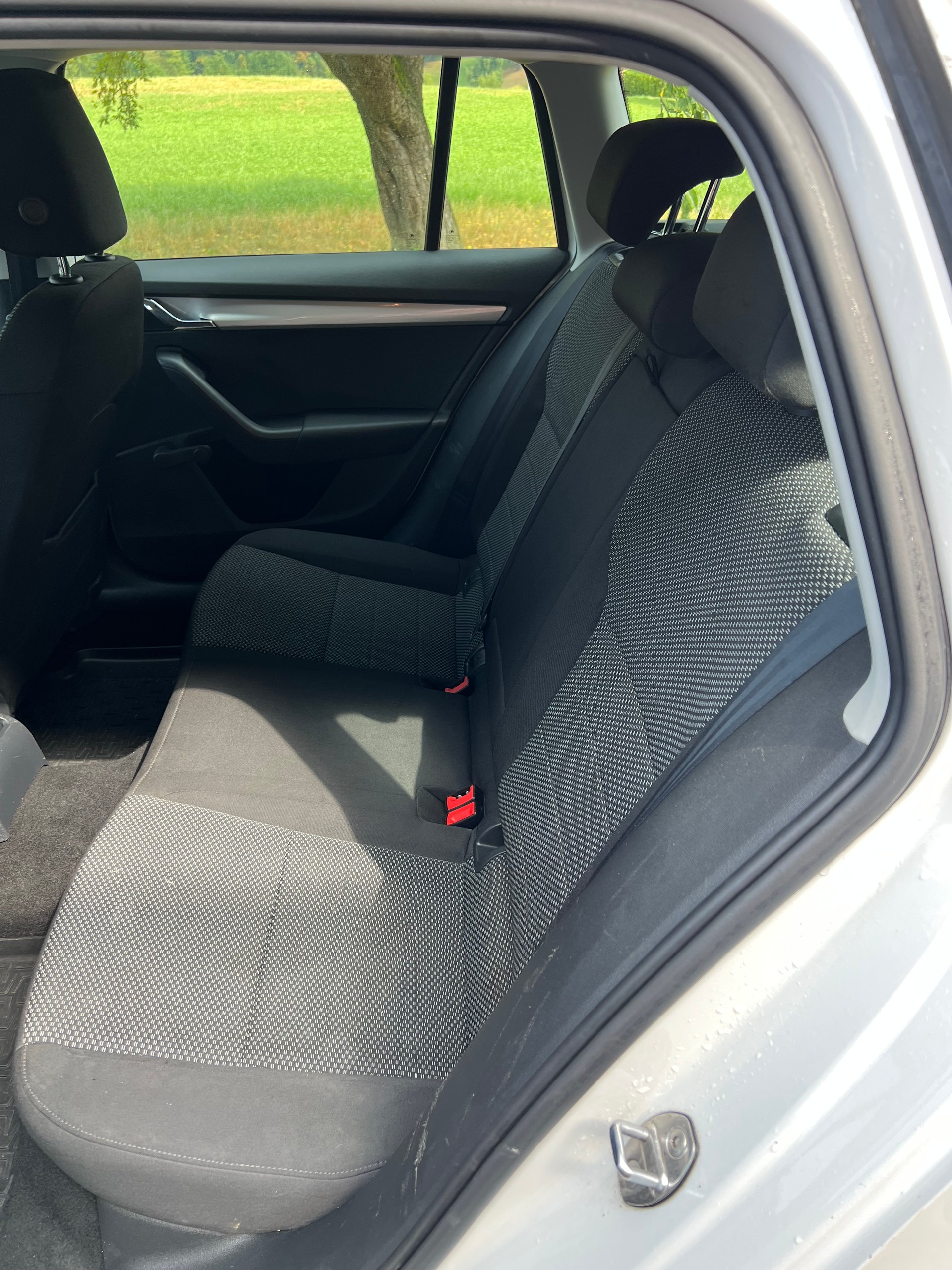 SKODA Octavia Combi 2.0 TDI Ambition 4x4 DSG-image-7