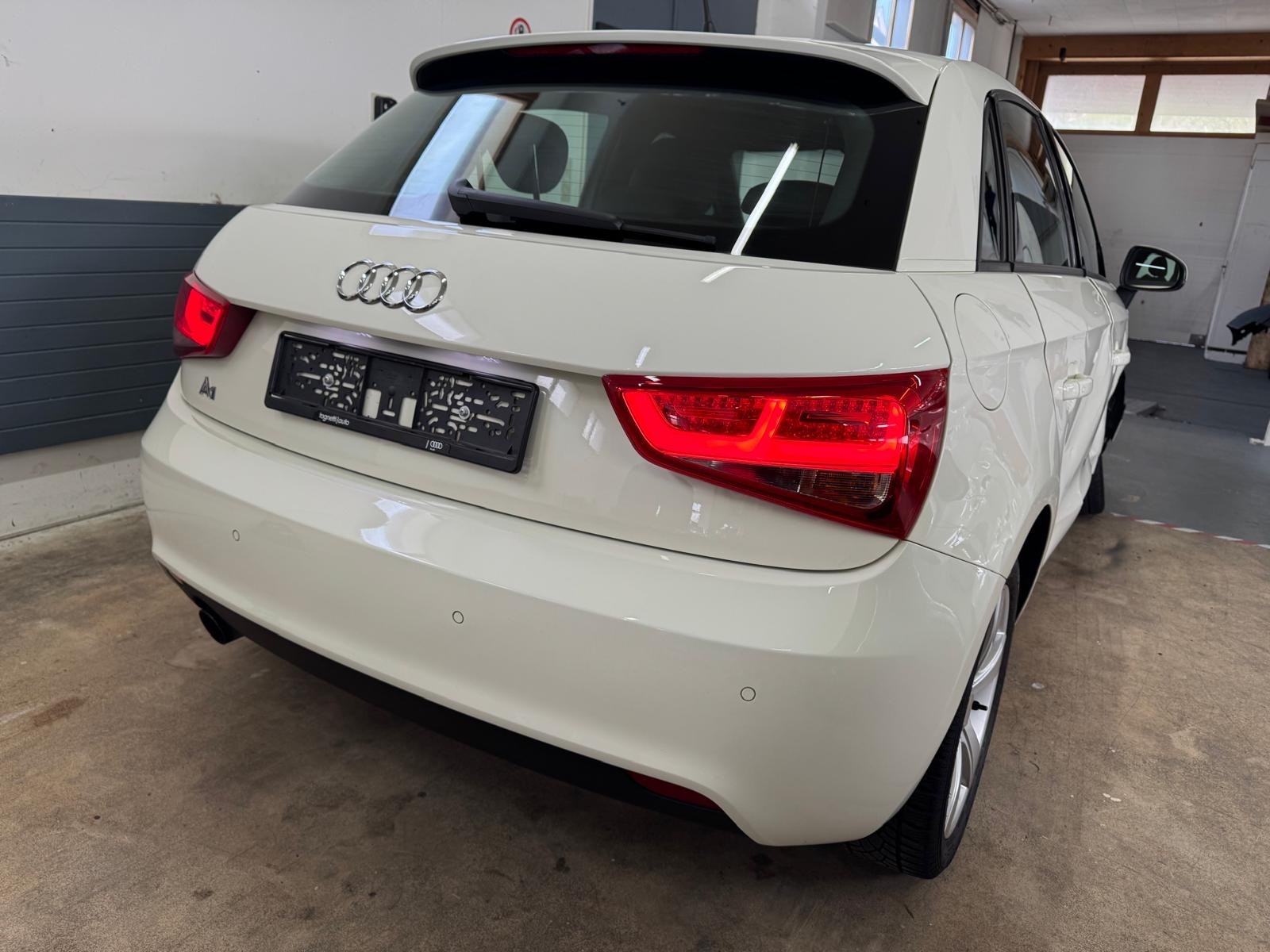 AUDI A1 Sportback 1.2 TFSI Attraction-image-2