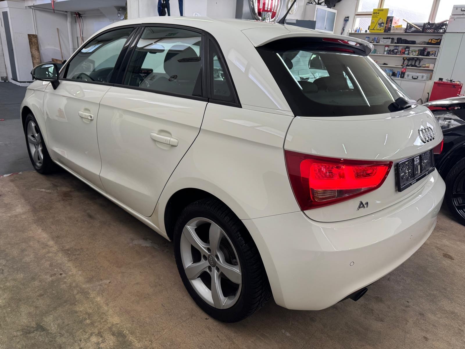 AUDI A1 Sportback 1.2 TFSI Attraction-image-1