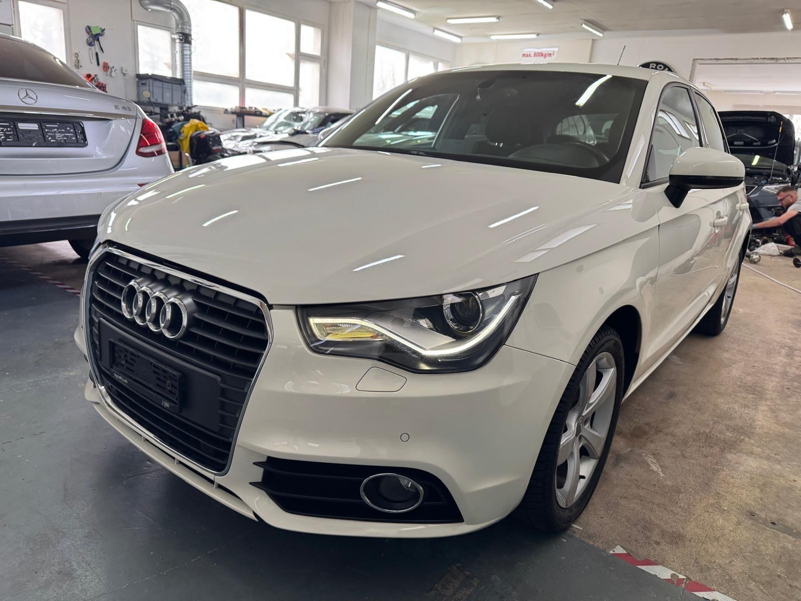 AUDI A1 Sportback 1.2 TFSI Attraction-image-0