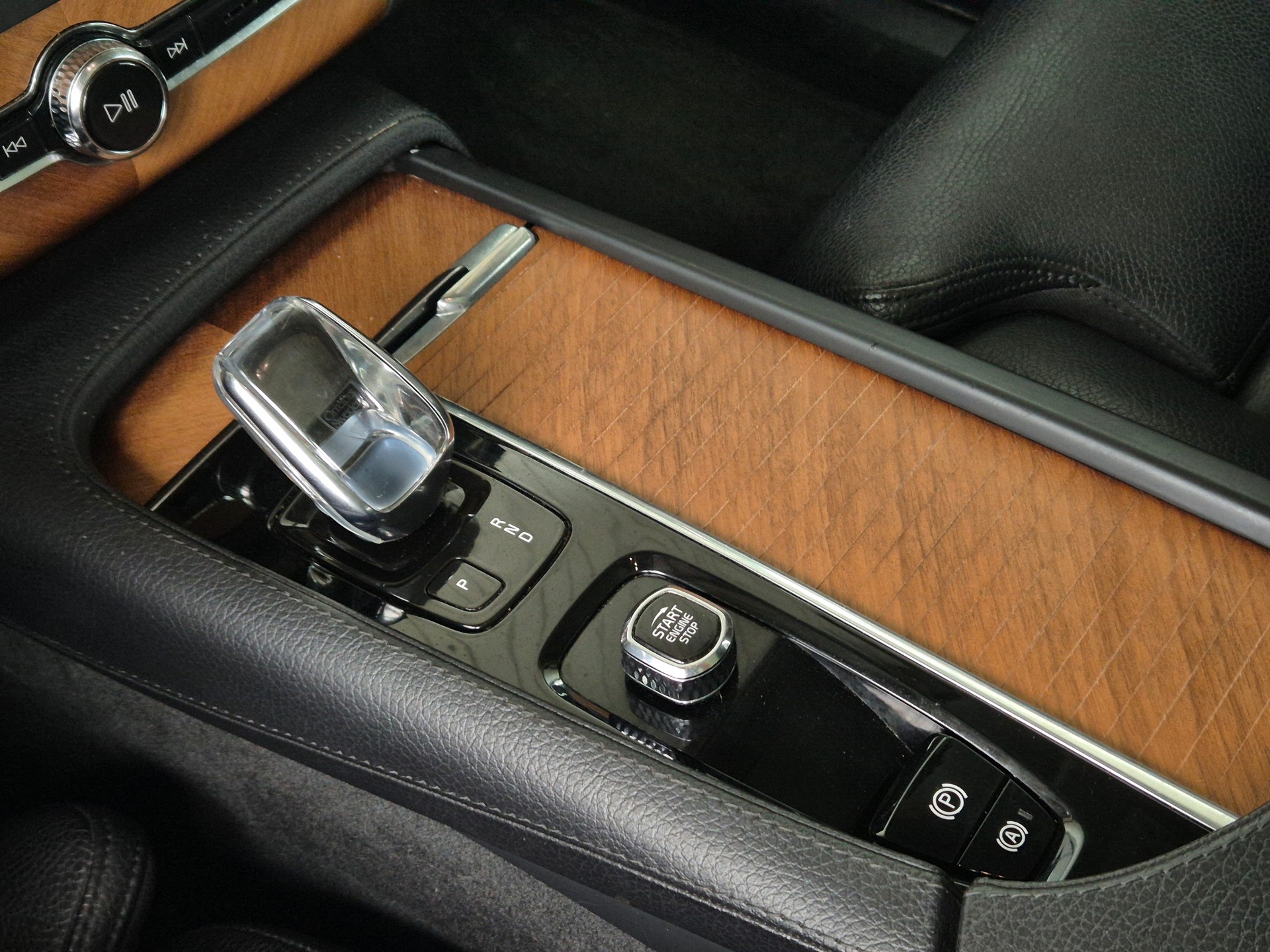 VOLVO XC90 T8 eAWD PluginHybrid Inscription Geartronic-image-19