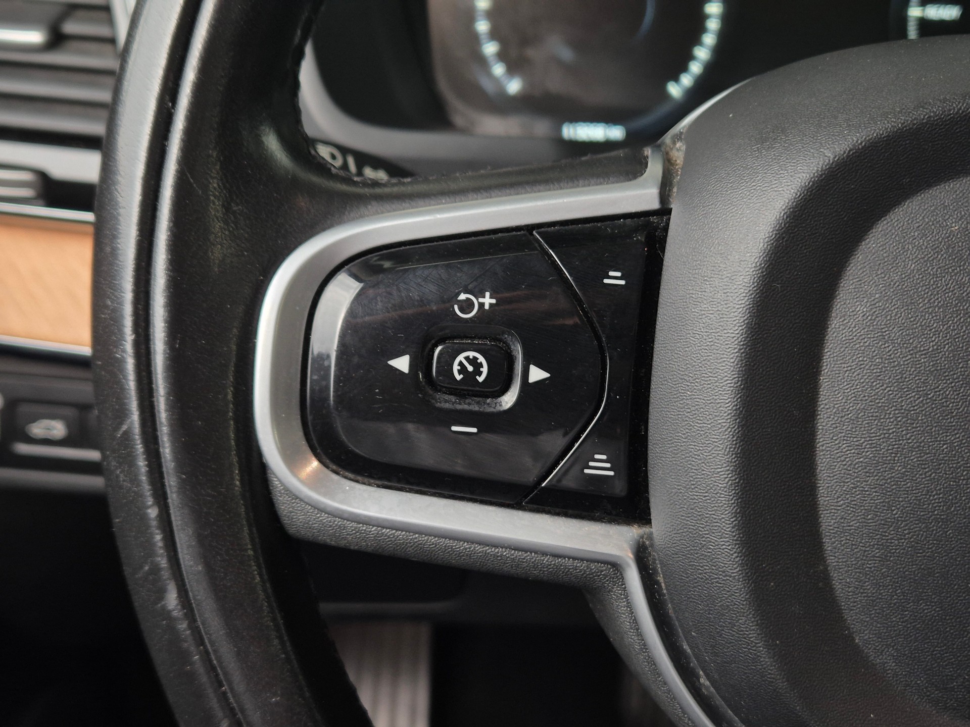 VOLVO XC90 T8 eAWD PluginHybrid Inscription Geartronic-image-17