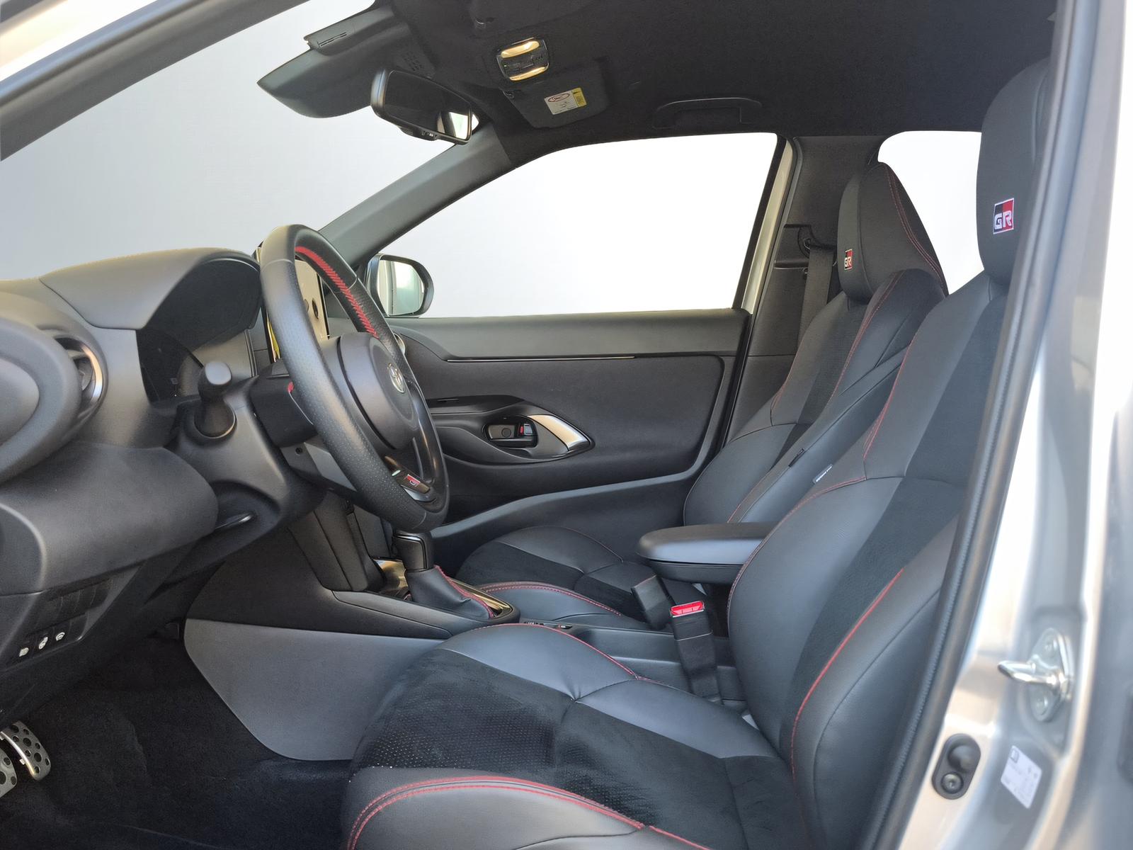 TOYOTA Yaris Cross 1.5 VVT-i HSD GR Sport-image-4