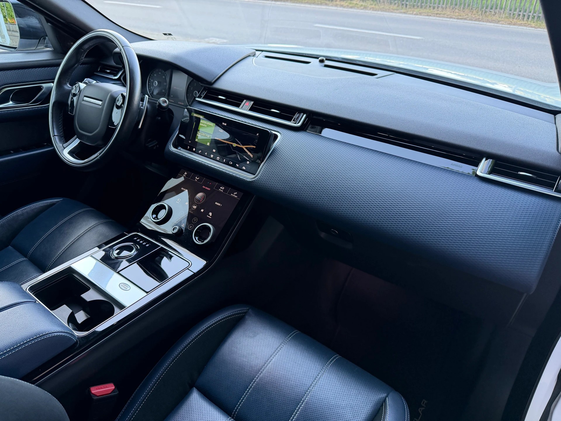 LAND ROVER Range Rover Velar R-Dynamic P 250 HSE Automatic / Ab MFK /Service gepflegt /36 Monate Garantie exkl./Meridian/LED/Bi-Color Leder-image-10