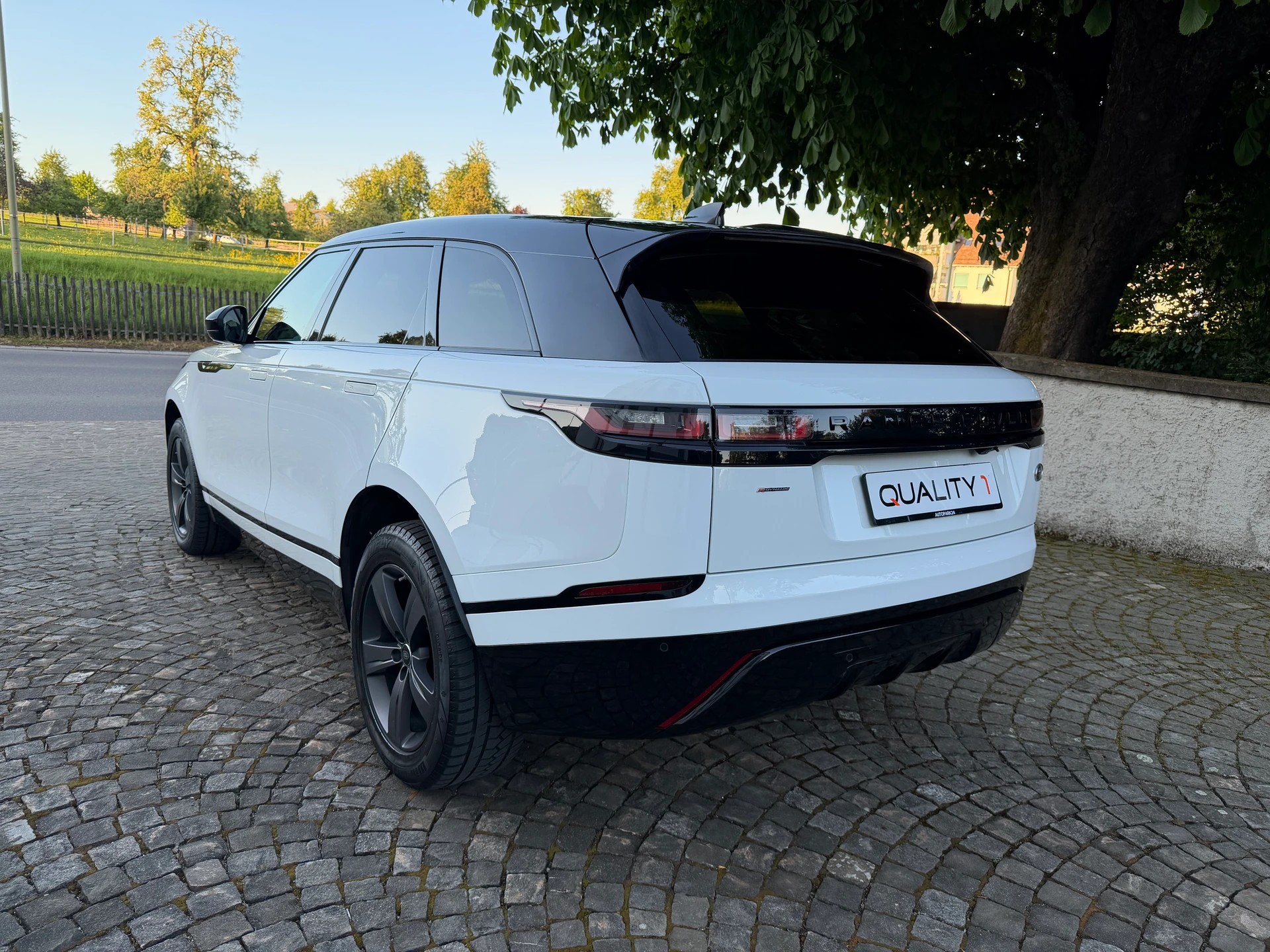 LAND ROVER Range Rover Velar R-Dynamic P 250 HSE Automatic / Ab MFK /Service gepflegt /36 Monate Garantie exkl./Meridian/LED/Bi-Color Leder-image-7