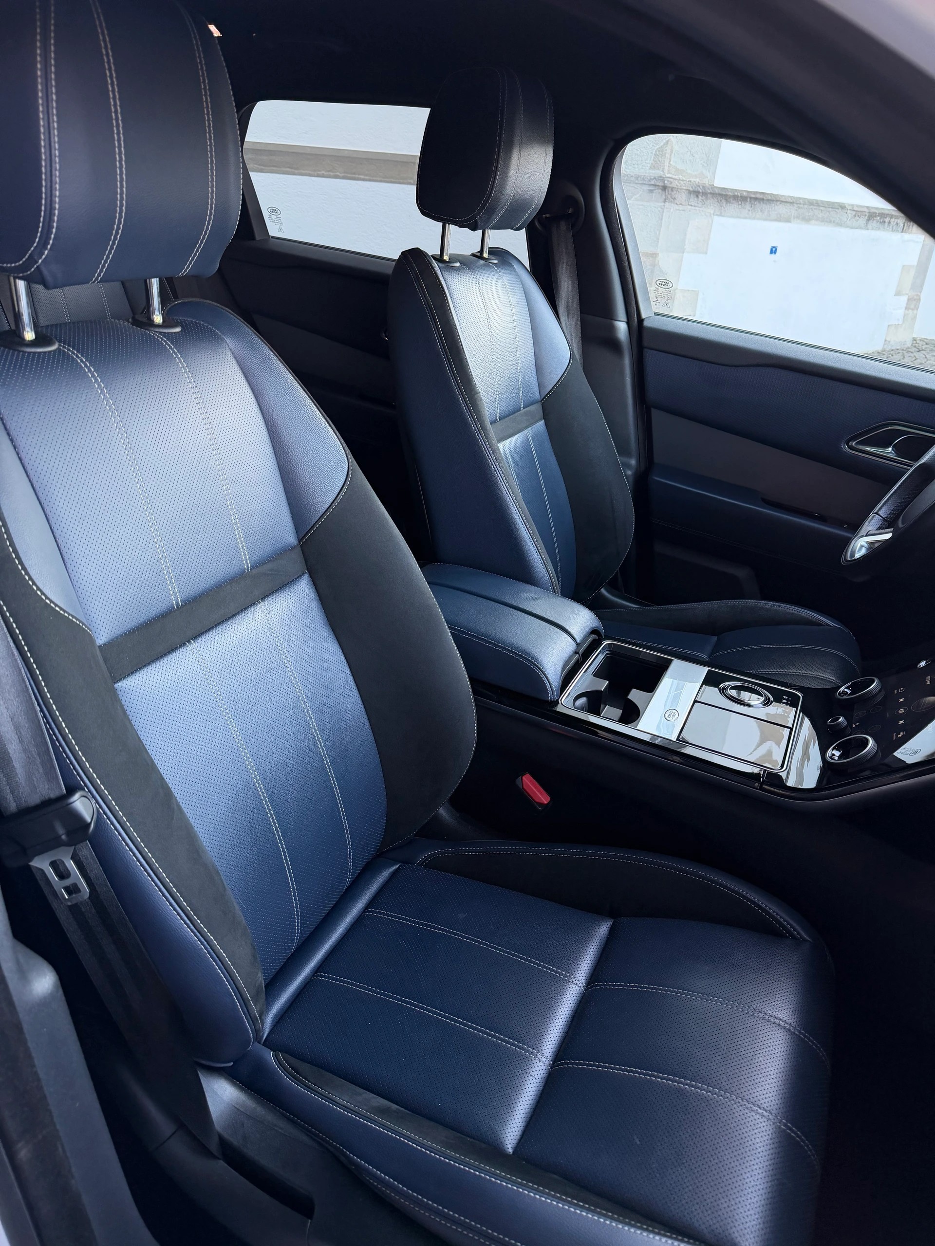 LAND ROVER Range Rover Velar R-Dynamic P 250 HSE Automatic / Ab MFK /Service gepflegt /36 Monate Garantie exkl./Meridian/LED/Bi-Color Leder-image-11