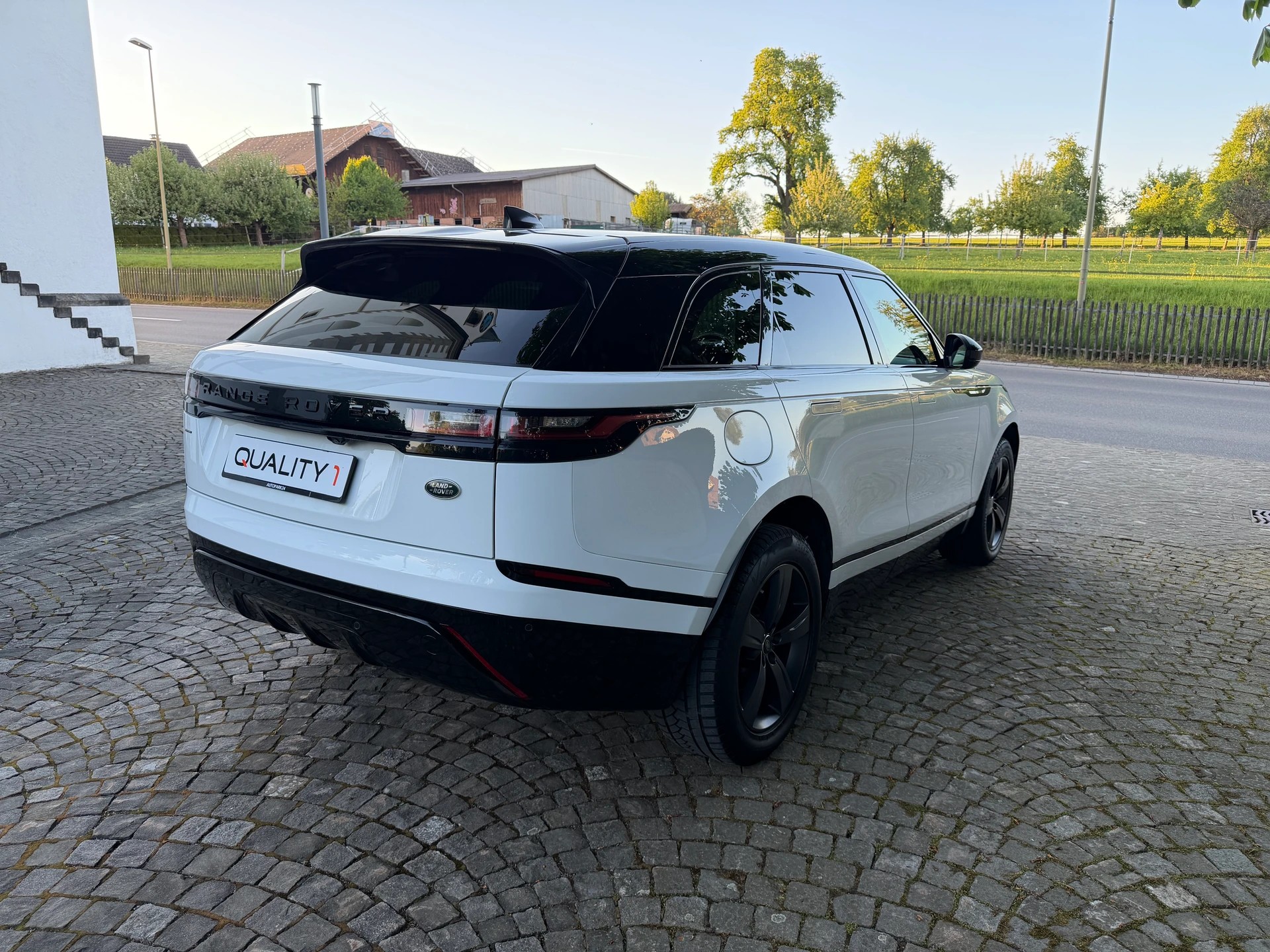 LAND ROVER Range Rover Velar R-Dynamic P 250 HSE Automatic / Ab MFK /Service gepflegt /36 Monate Garantie exkl./Meridian/LED/Bi-Color Leder-image-5