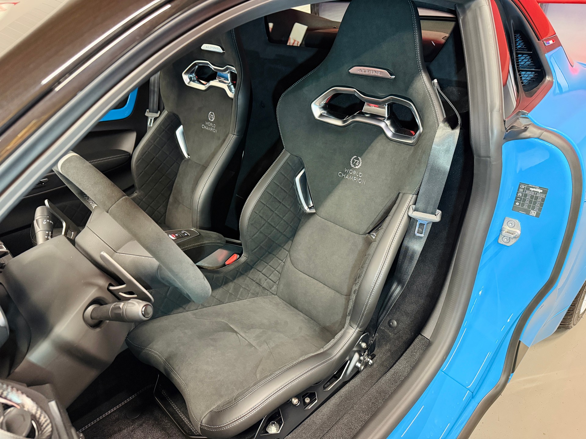 ALPINE A110 San Remo 73 Limited Edition Nr. 113 / 200 mit rotem Carbondach / Leasingaktion nur 0.9%-image-6