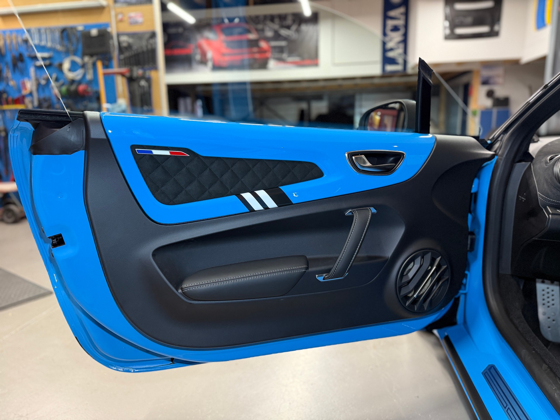 ALPINE A110 San Remo 73 Limited Edition Nr. 113 / 200 mit rotem Carbondach / Leasingaktion nur 0.9%-image-5