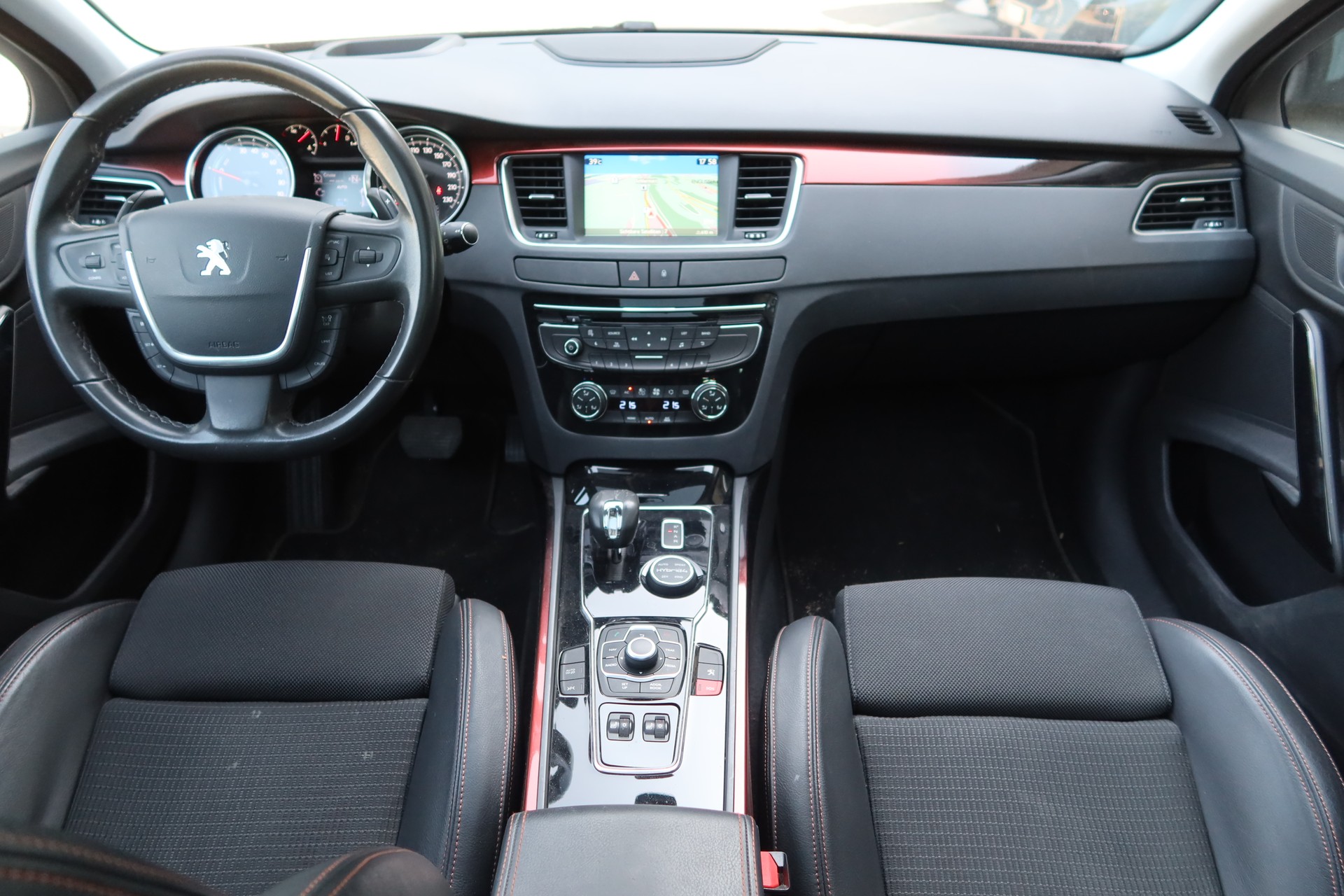 PEUGEOT 508 RXH 2.0 HDI Hybrid4-image-10
