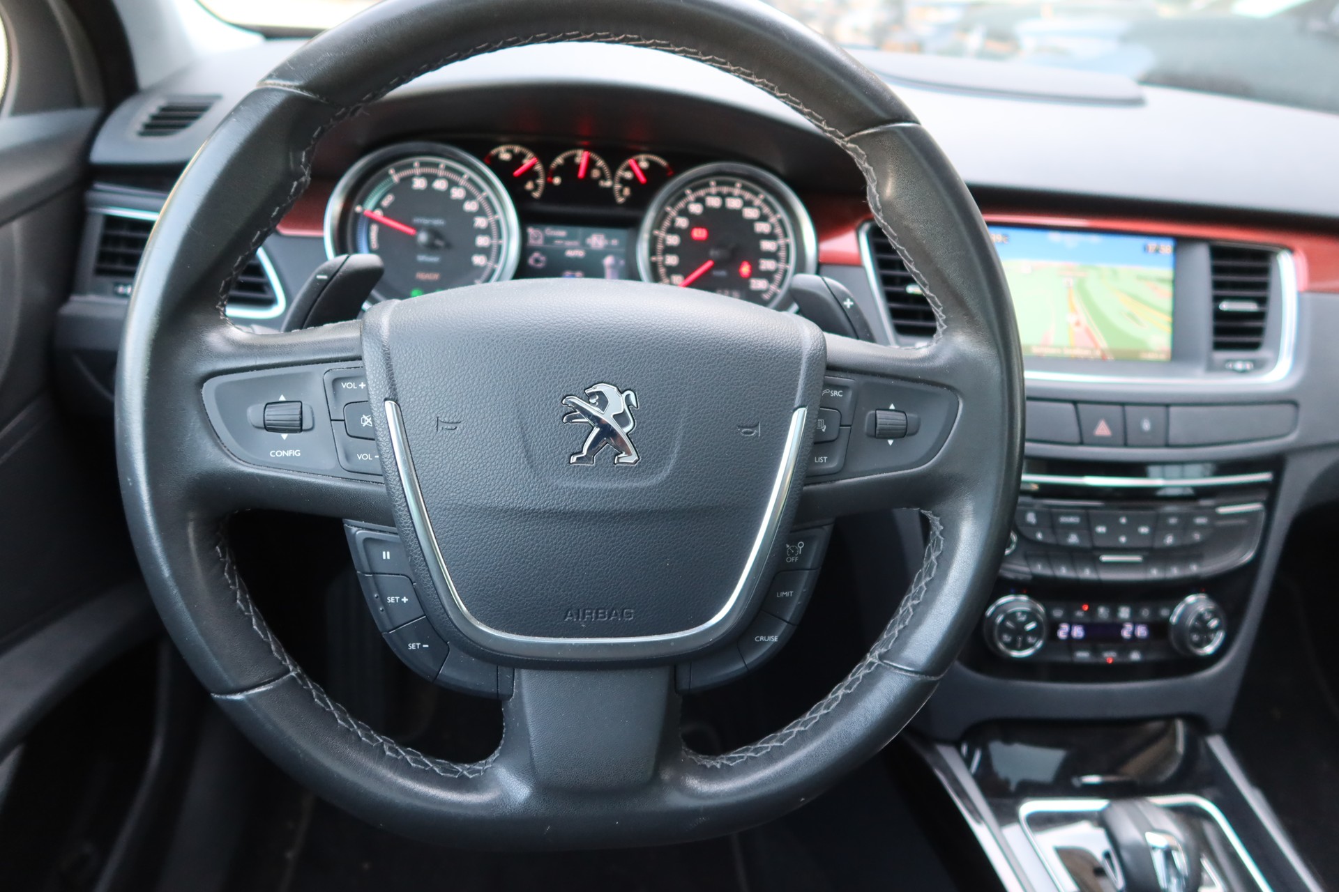 PEUGEOT 508 RXH 2.0 HDI Hybrid4-image-11
