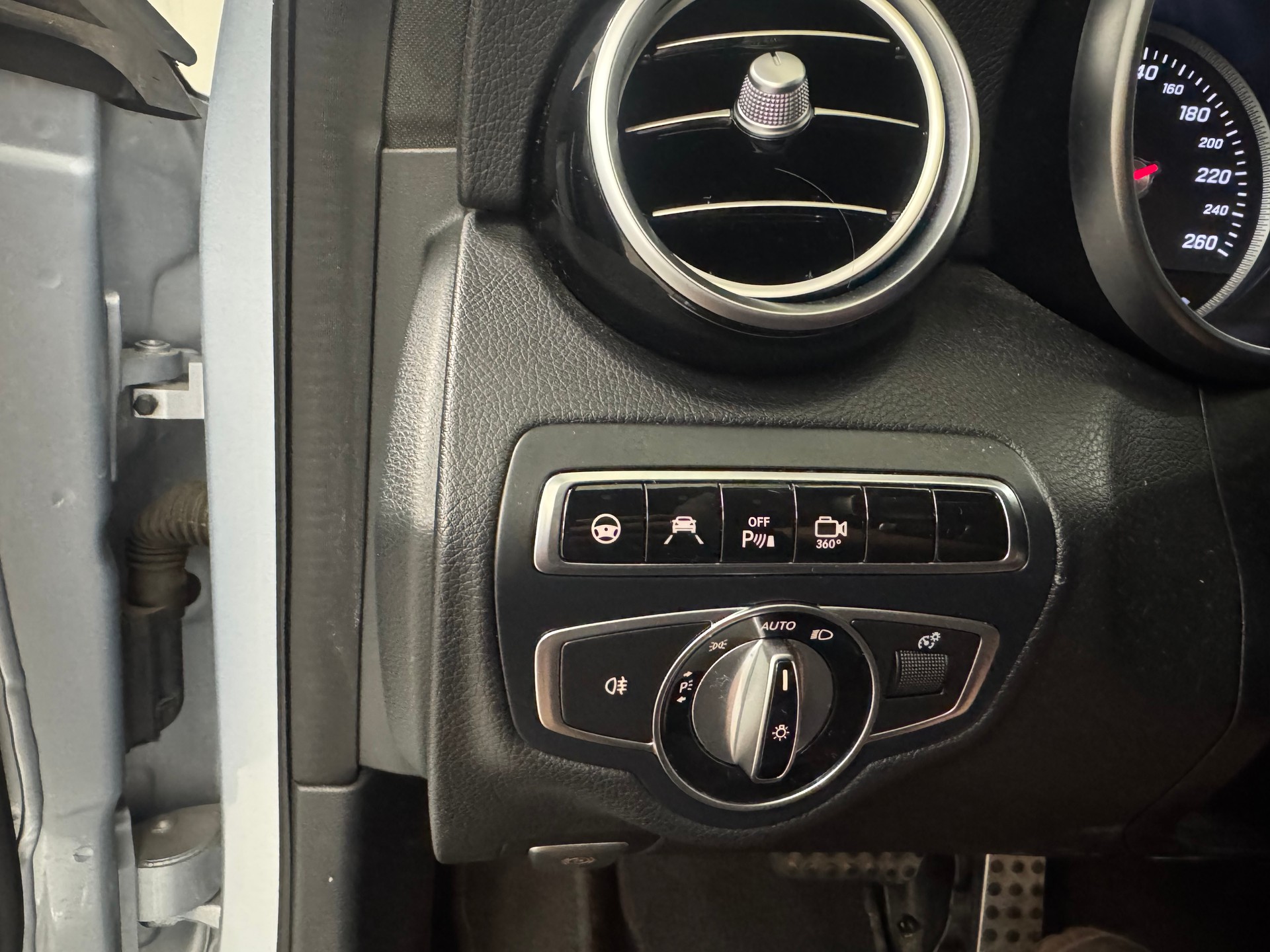MERCEDES-BENZ C 250 d AMG Line 4Matic 9G-Tronic-image-16