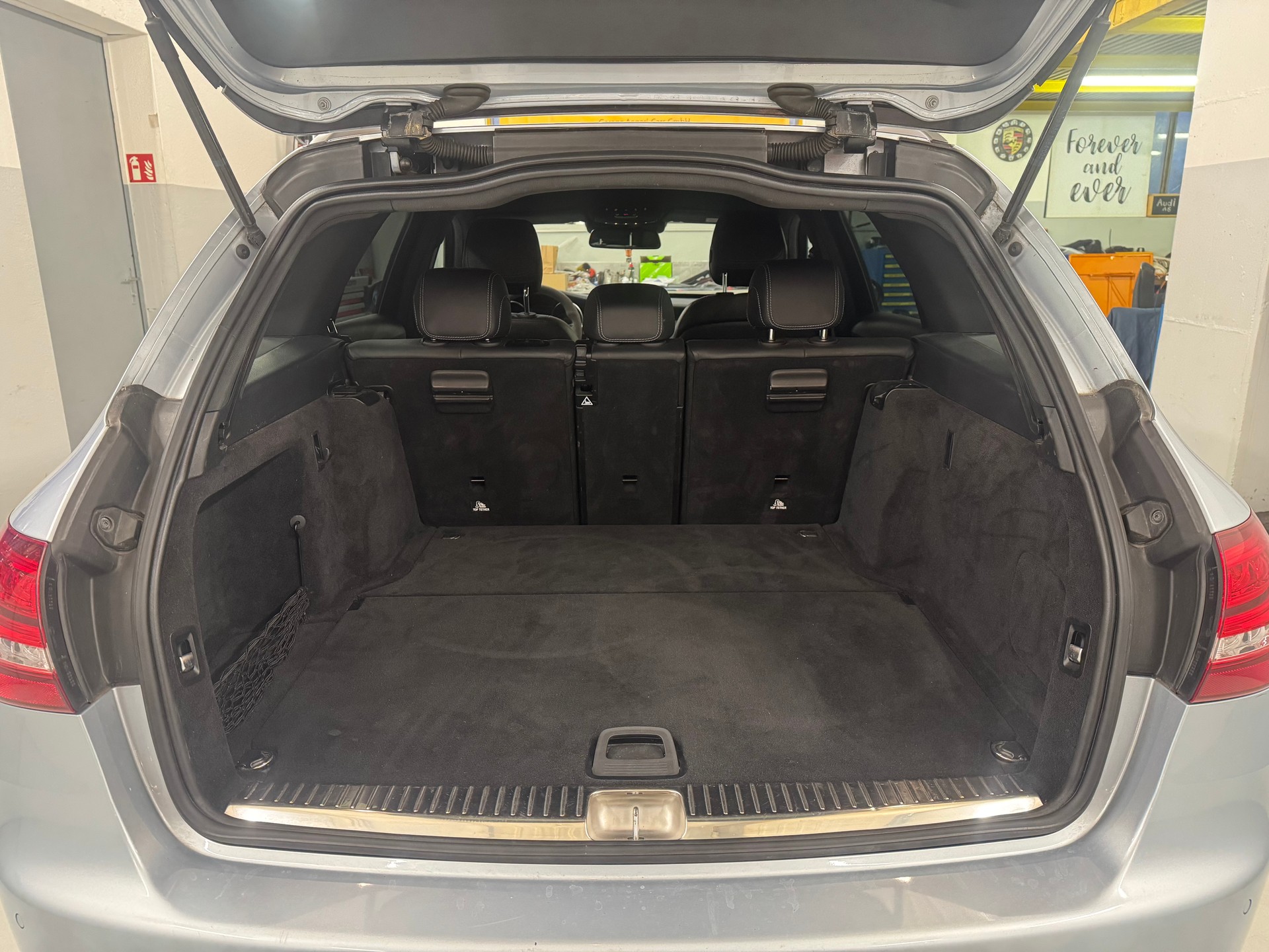 MERCEDES-BENZ C 250 d AMG Line 4Matic 9G-Tronic-image-6