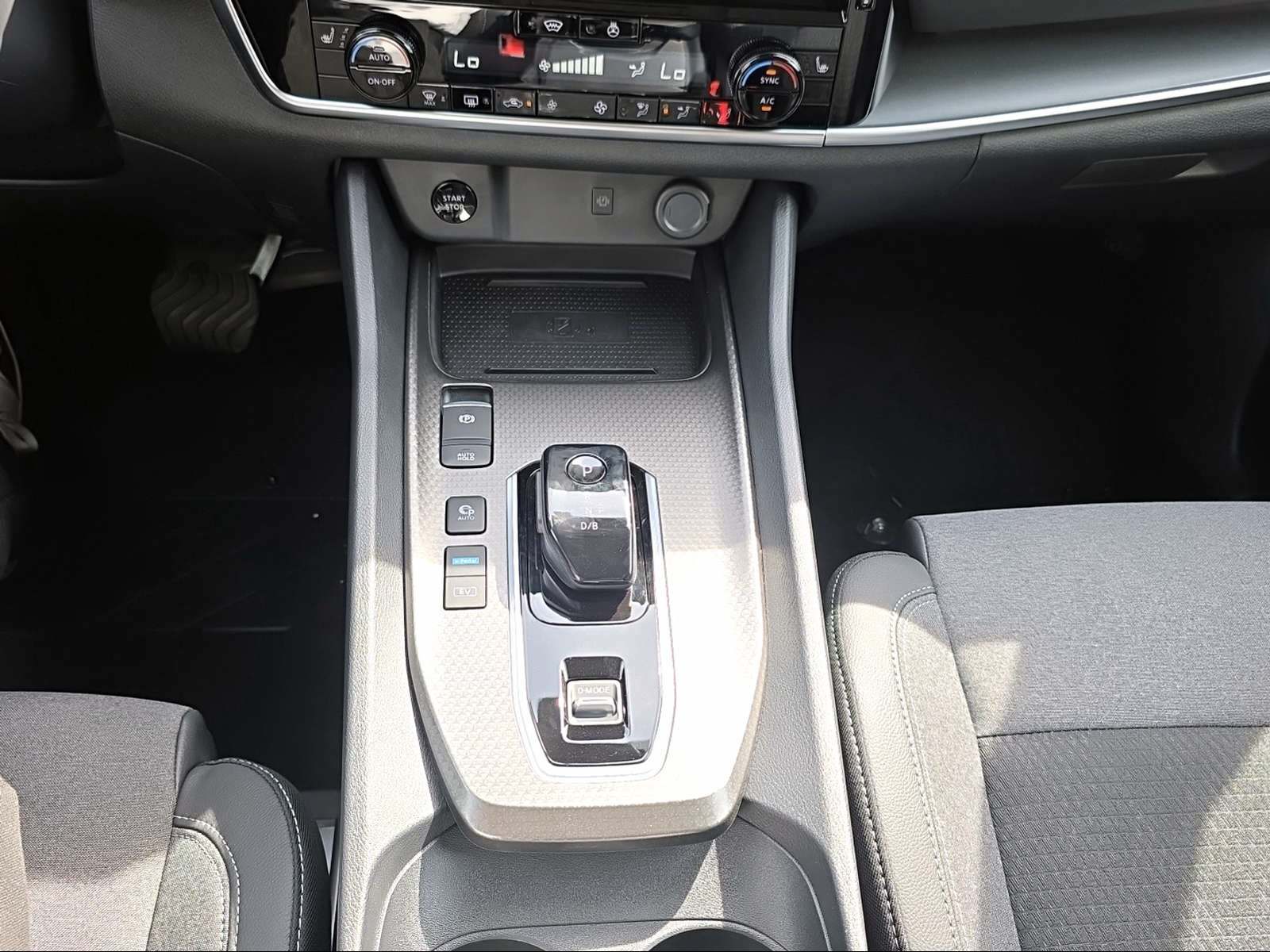 NISSAN Qashqai 1.5 VC-T N-Connecta-image-10