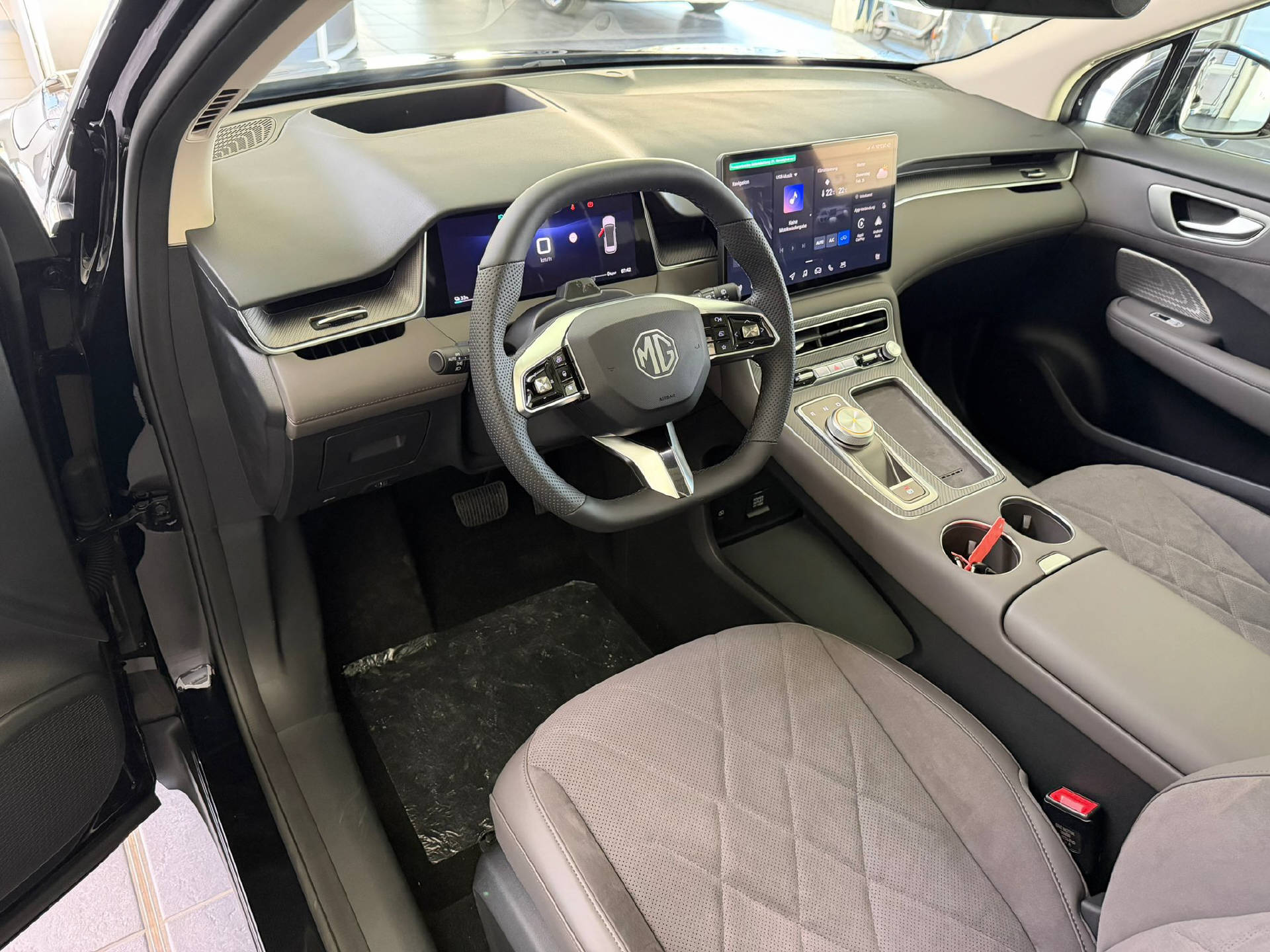 MG S6 EV 77 kWh Luxury 4WD-image-6