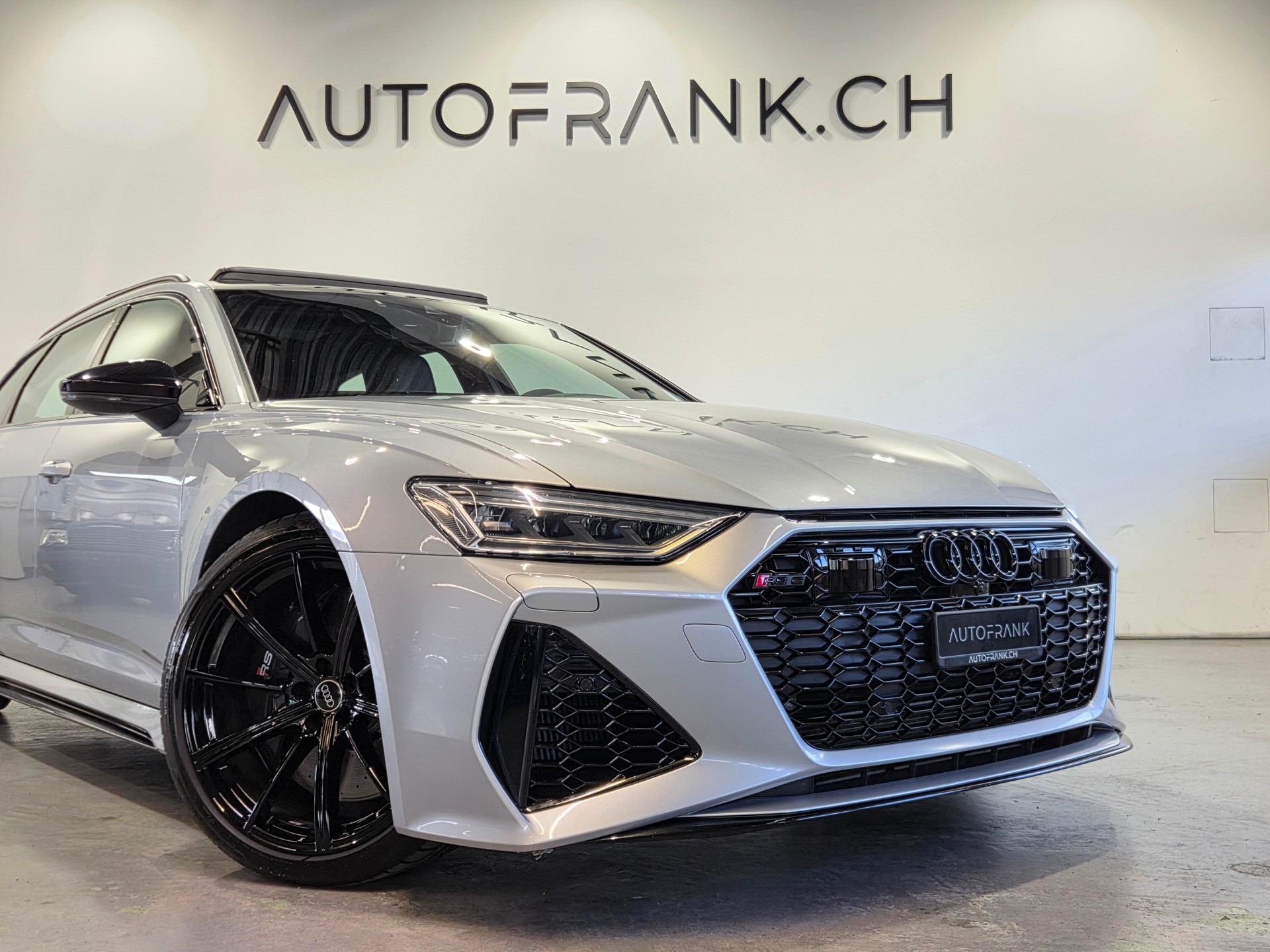 AUDI RS6 Avant 4.0 V8 TFSI quattro T-Tronic-image-8