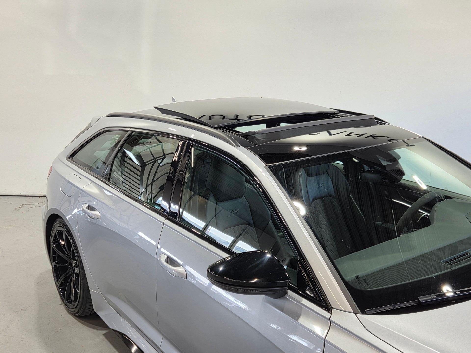 AUDI RS6 Avant 4.0 V8 TFSI quattro T-Tronic-image-9