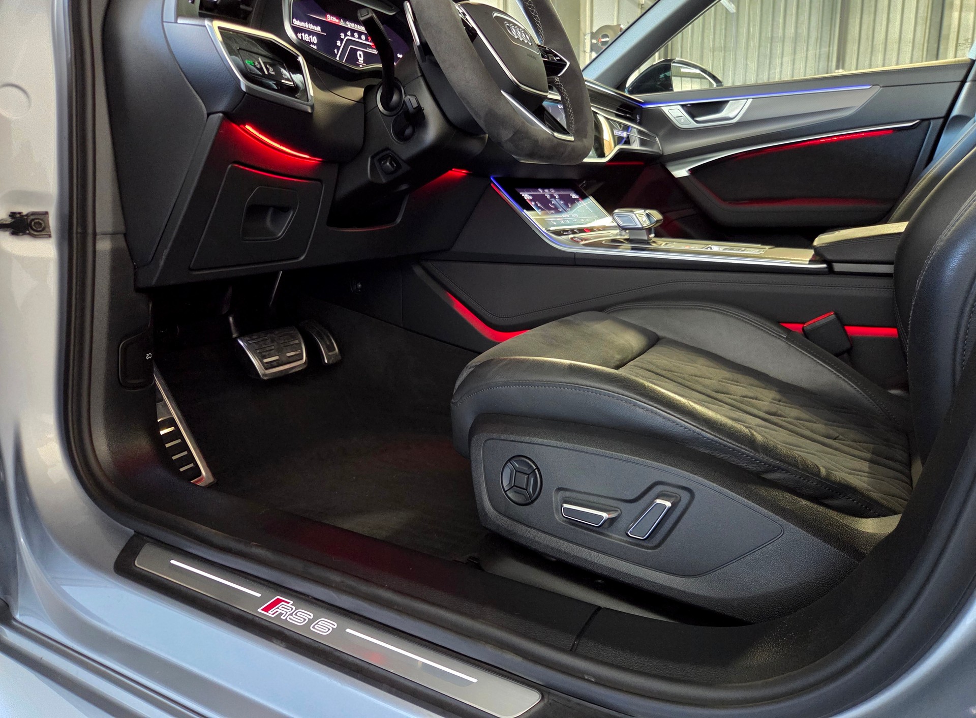 AUDI RS6 Avant 4.0 V8 TFSI quattro T-Tronic-image-7