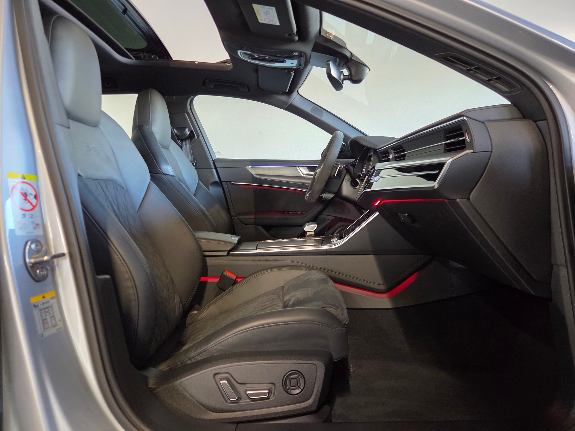 AUDI RS6 Avant 4.0 V8 TFSI quattro T-Tronic-image-13