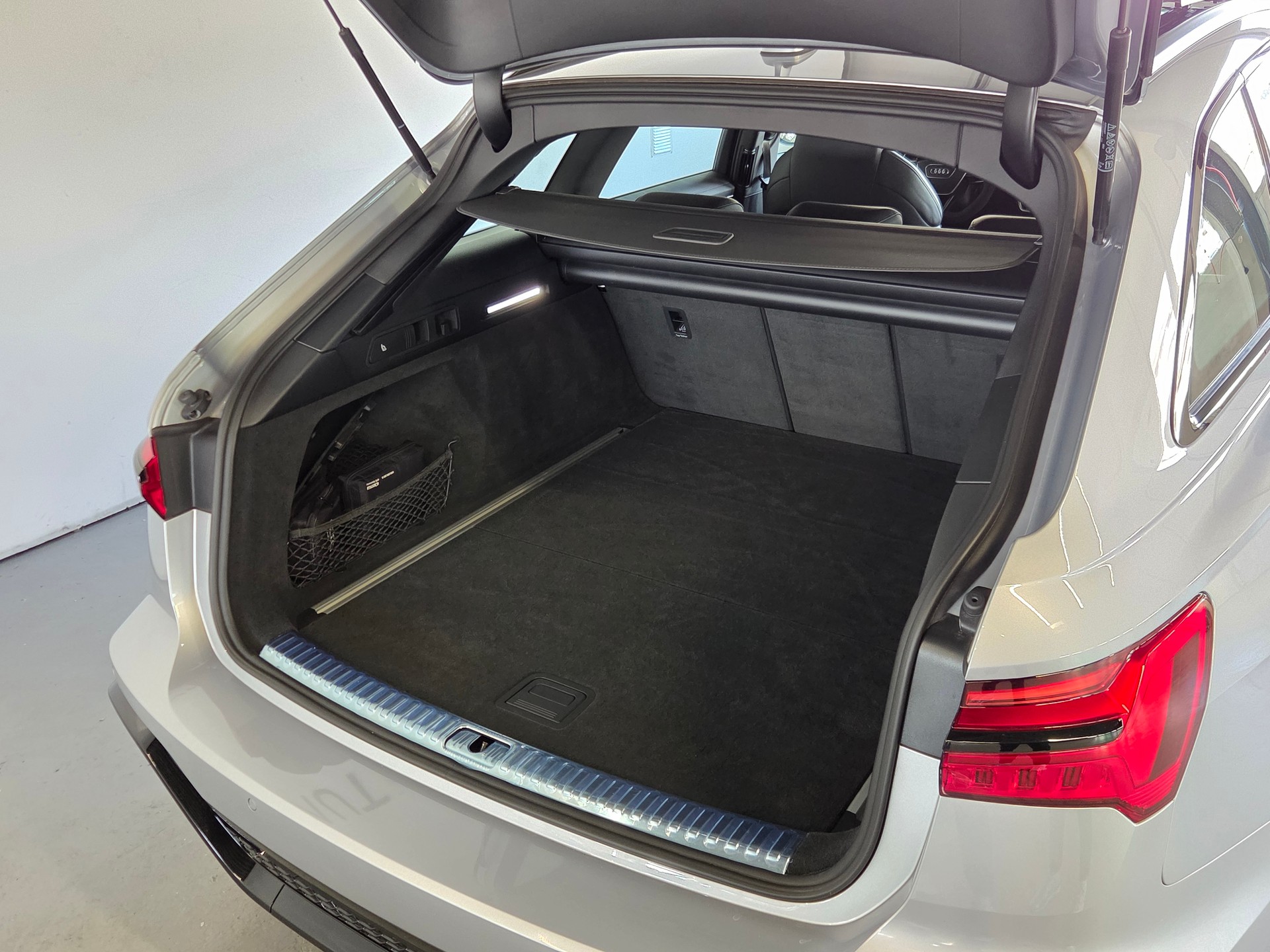 AUDI RS6 Avant 4.0 V8 TFSI quattro T-Tronic-image-23