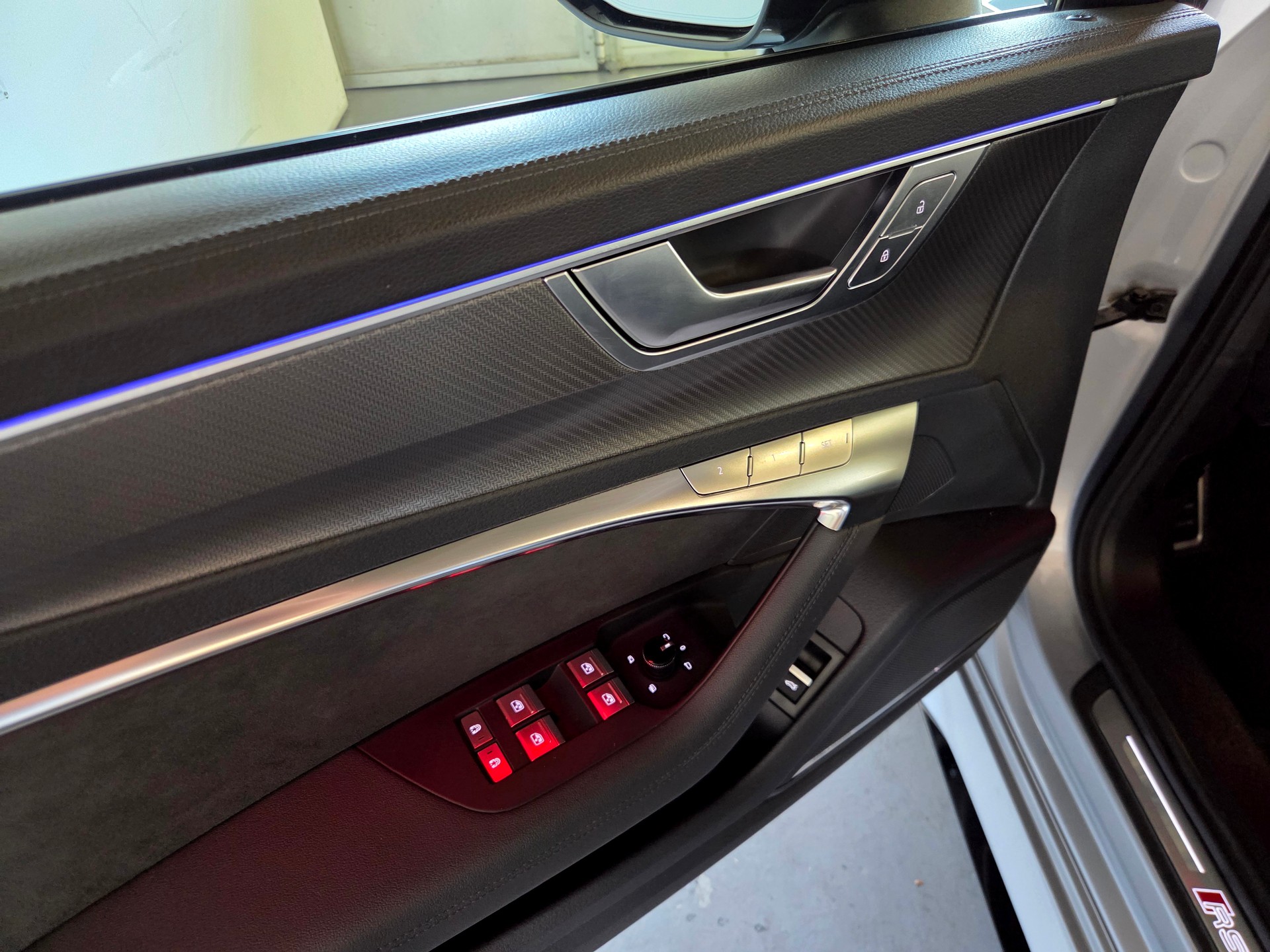 AUDI RS6 Avant 4.0 V8 TFSI quattro T-Tronic-image-12