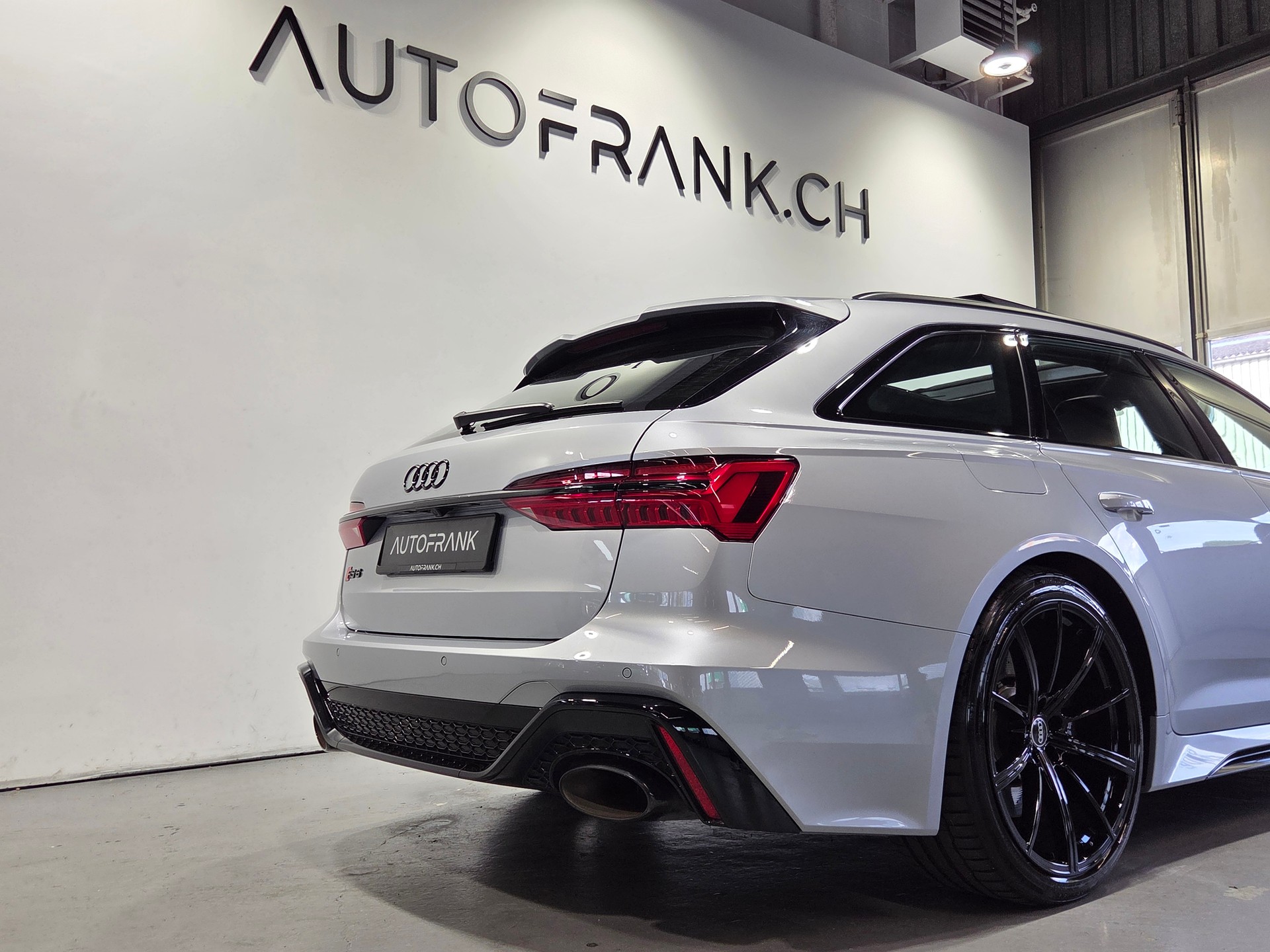 AUDI RS6 Avant 4.0 V8 TFSI quattro T-Tronic-image-10