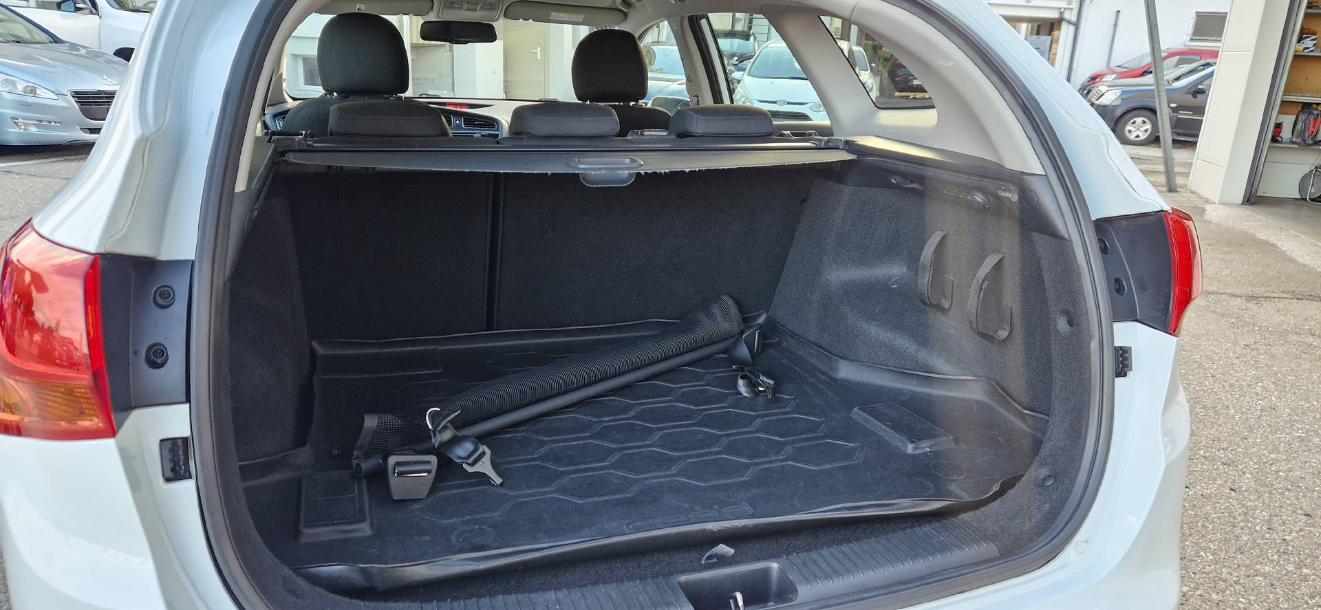 KIA Ceed Sportswagon 1.6 CRDi Swiss Eco Edition-image-15