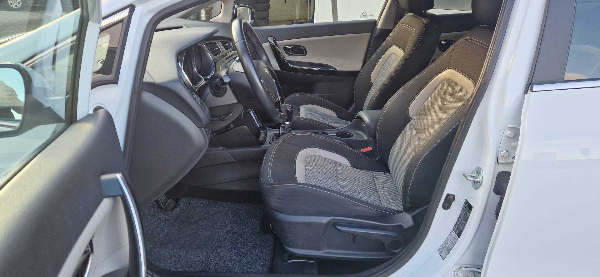 KIA Ceed Sportswagon 1.6 CRDi Swiss Eco Edition-image-4