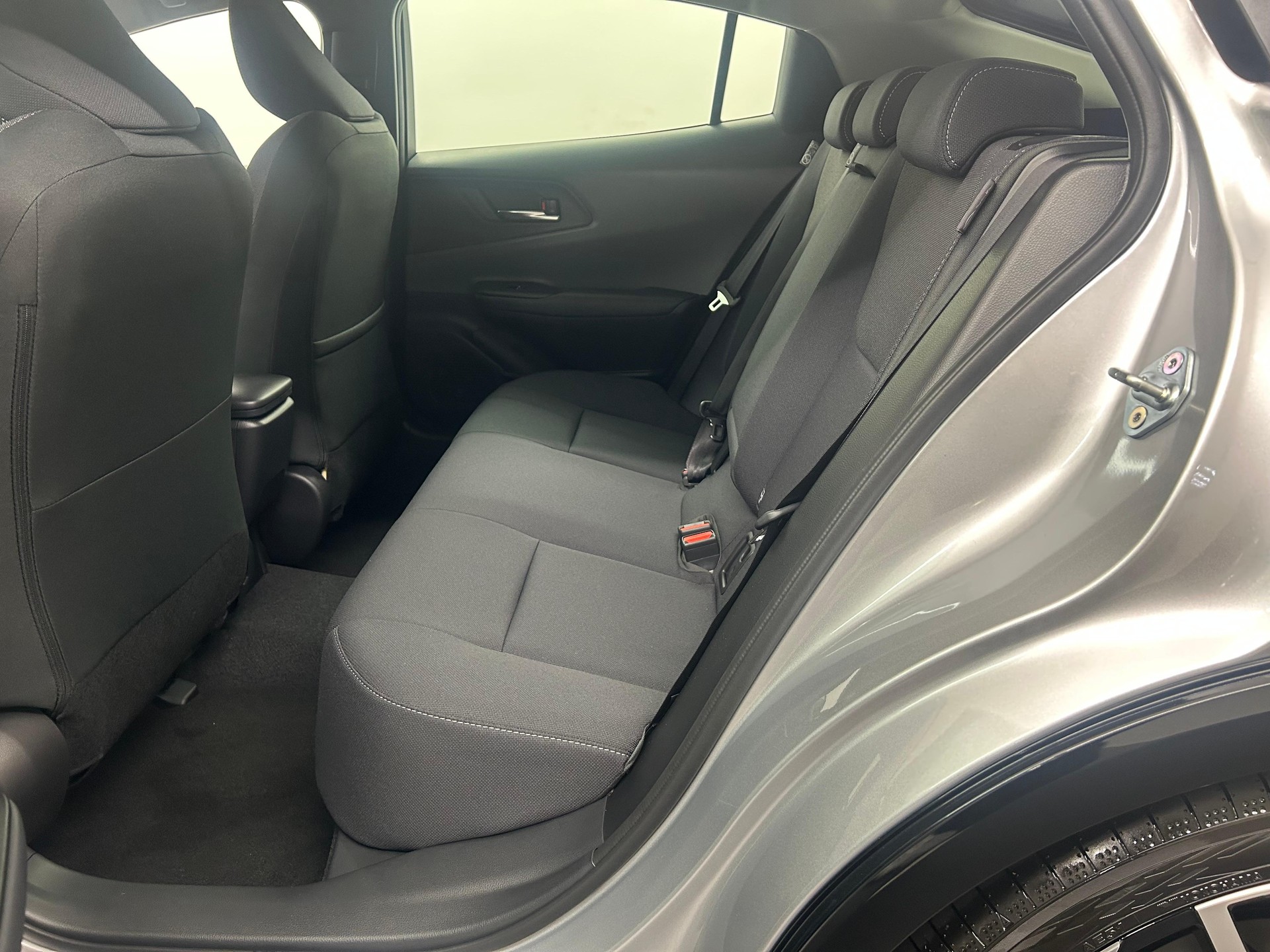 TOYOTA Prius 2.0 Plug-In-Hybrid Style-image-5