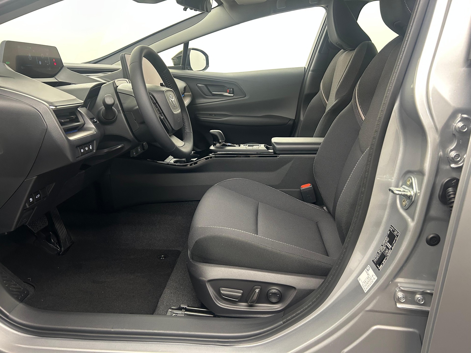 TOYOTA Prius 2.0 Plug-In-Hybrid Style-image-4
