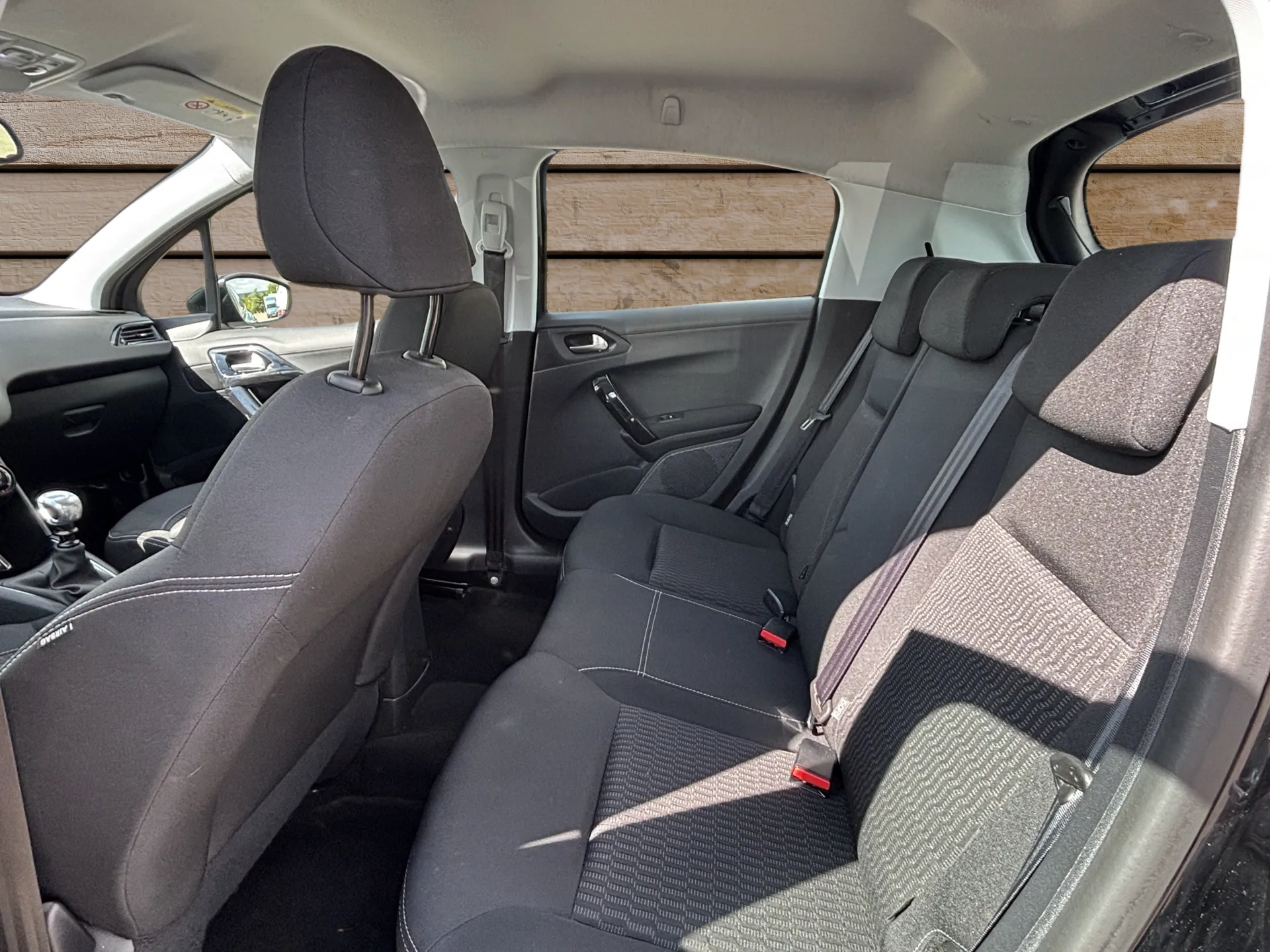 PEUGEOT 208 1.2 PureTech Allure-image-7