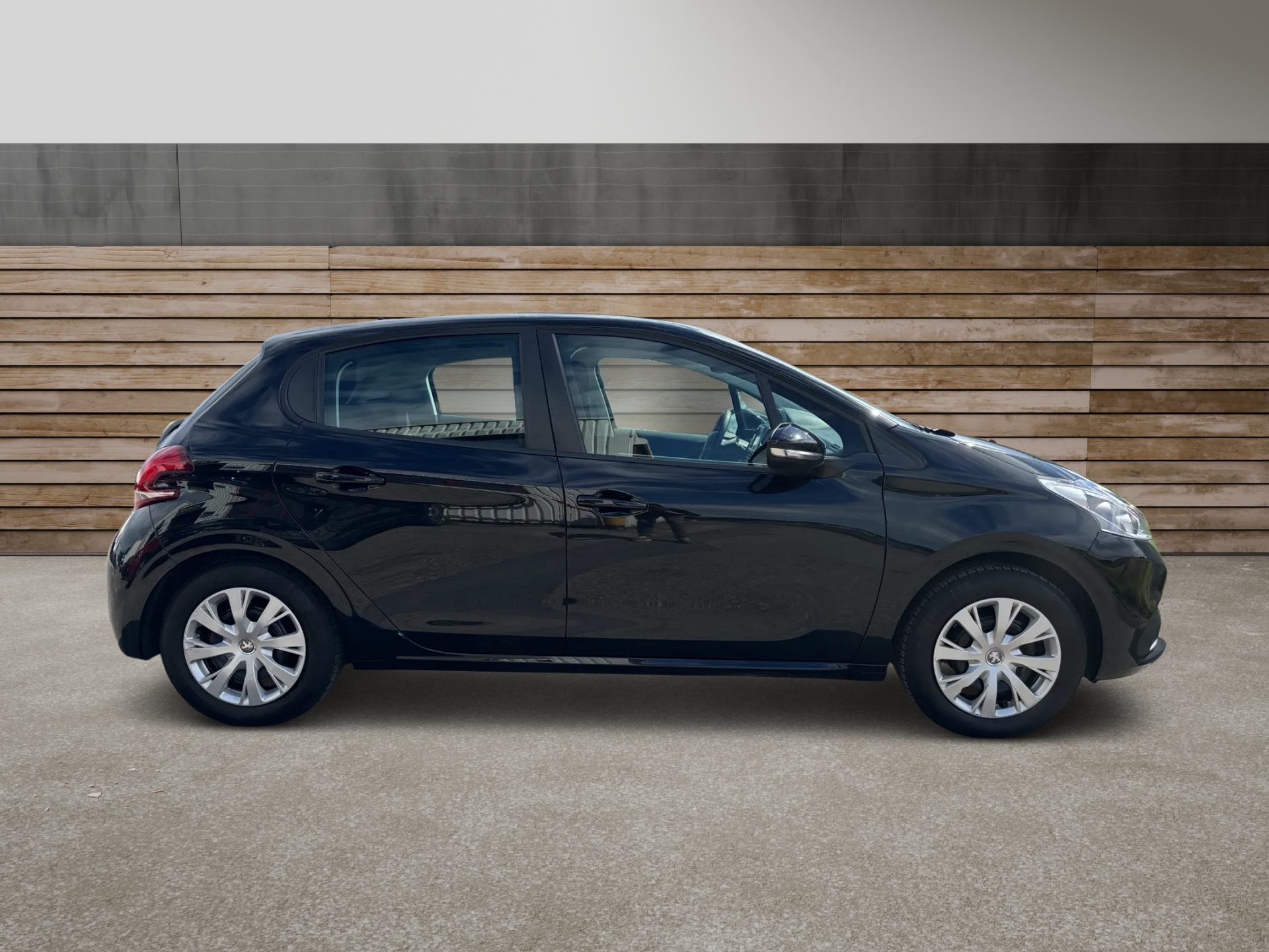 PEUGEOT 208 1.2 PureTech Allure-image-1