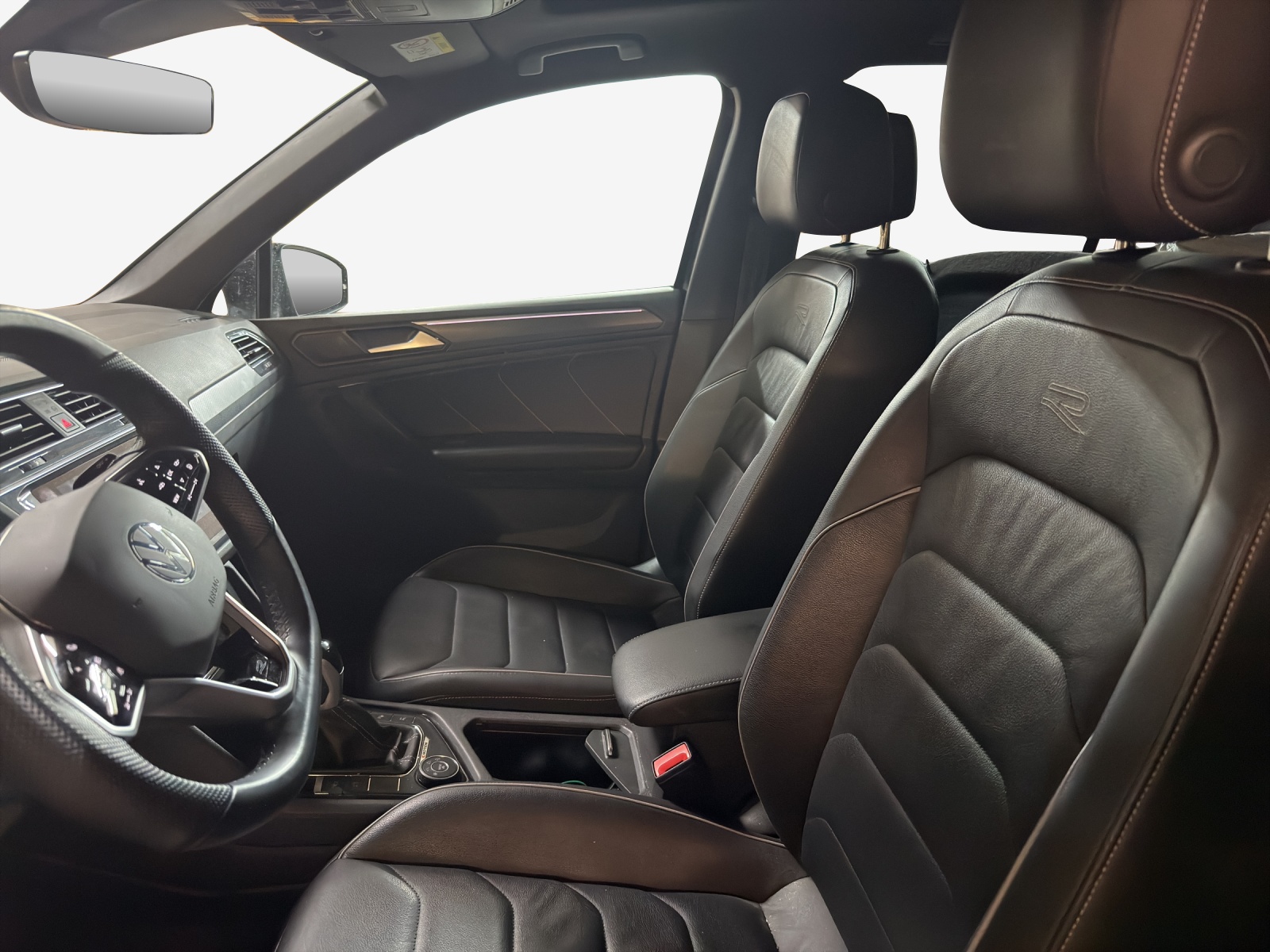 VW Tiguan 2.0 TDI SCR R-Line 4Motion DSG-image-7