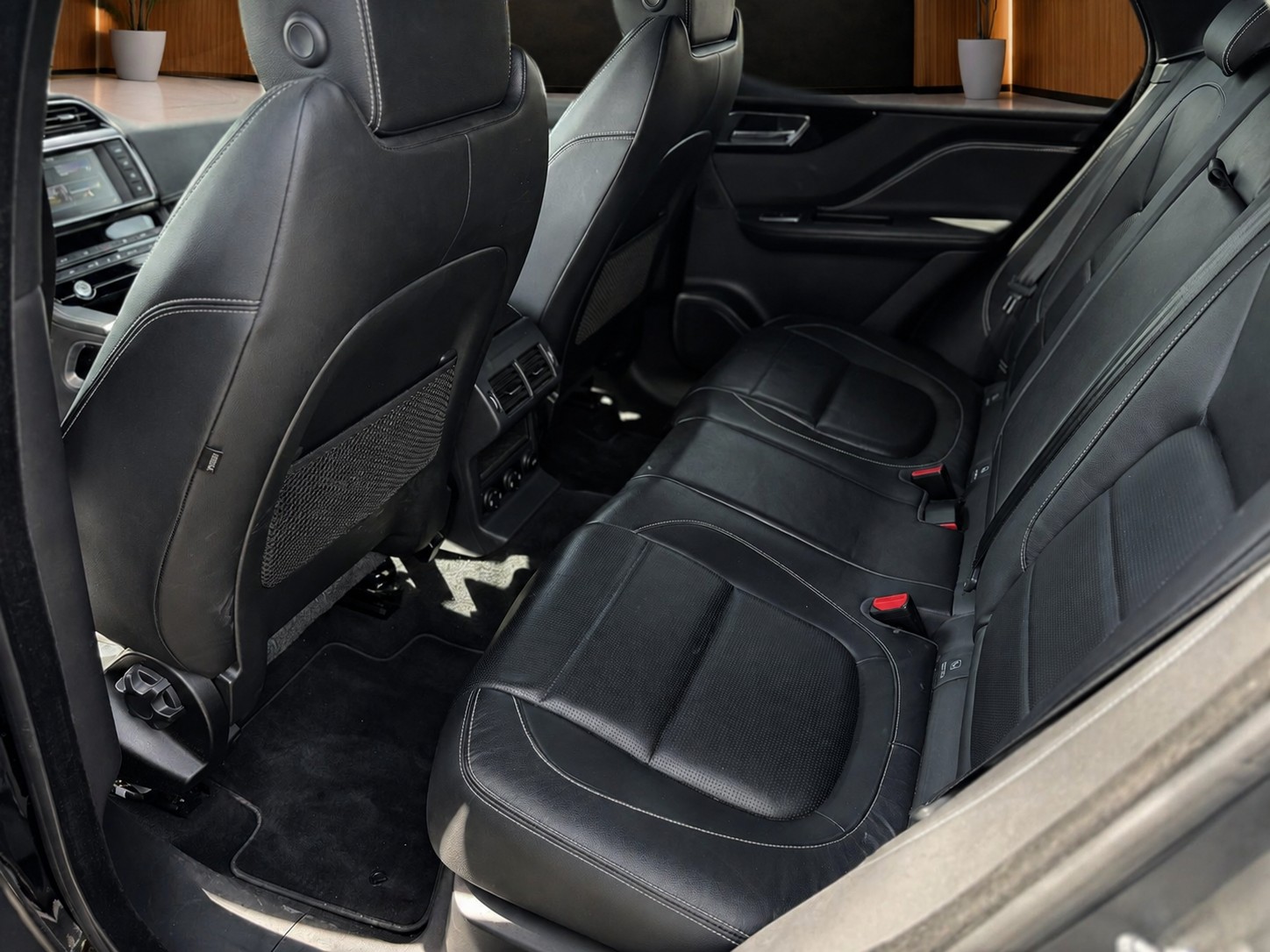 JAGUAR F-Pace 2.0d R-Sport AWD-image-7