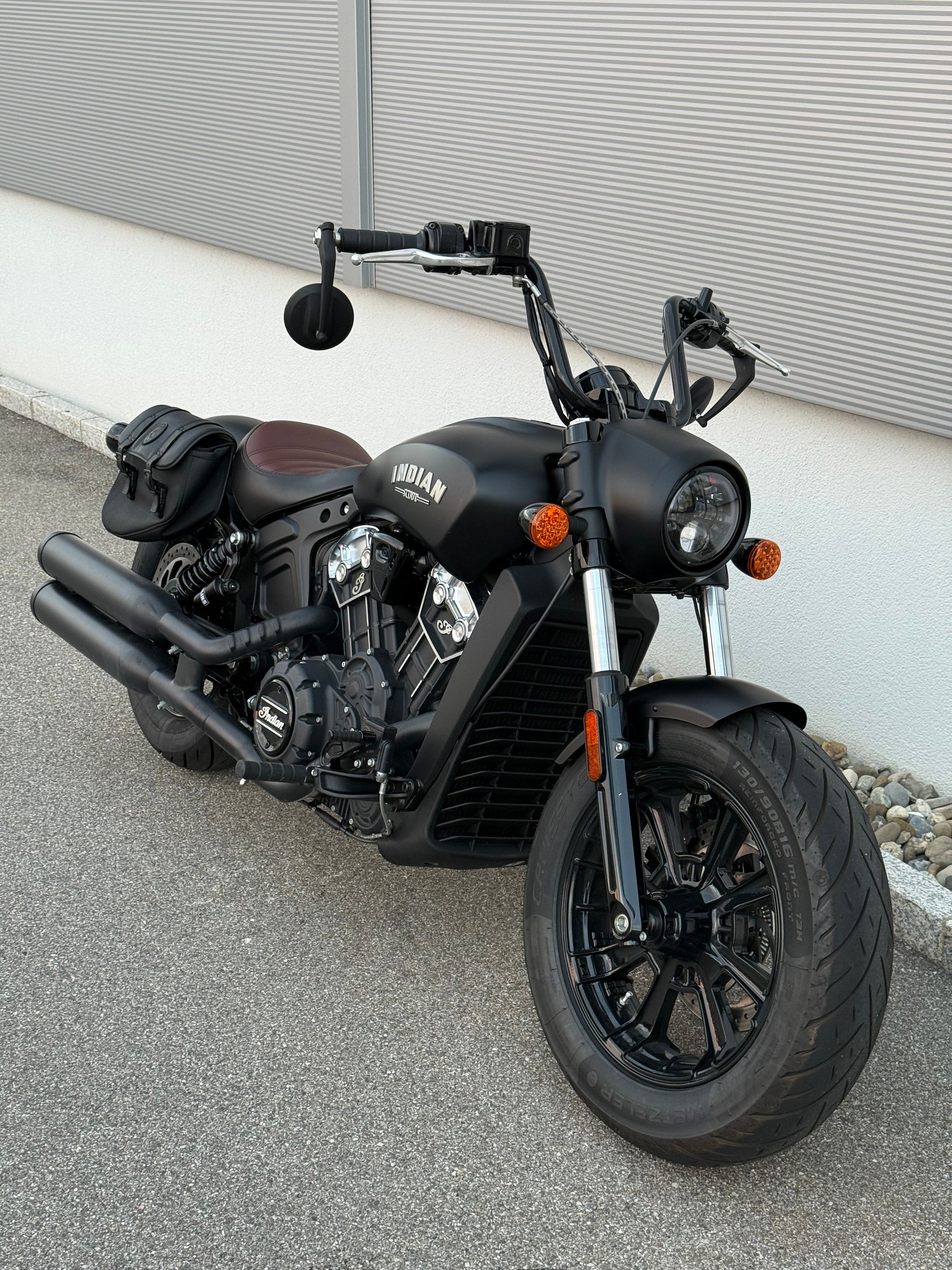 INDIAN Scout Bobber ABS (35kW/70kW)-showroom-element-1