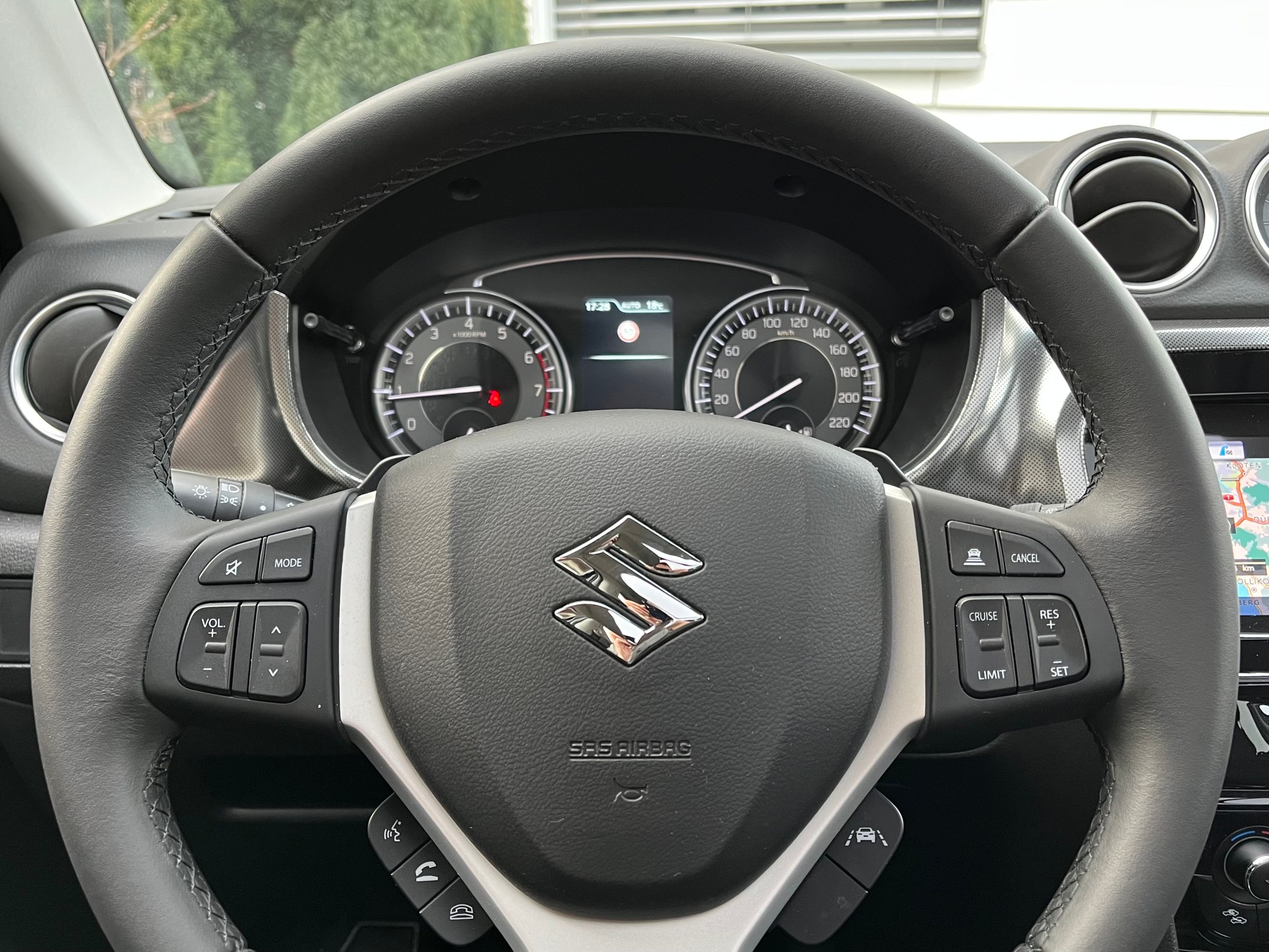 SUZUKI Vitara 1.4 4x4 Boosterjet Compact Top Automatic Allgrip *Vollausstattung*aus 1. Hand*Garantie*-image-12