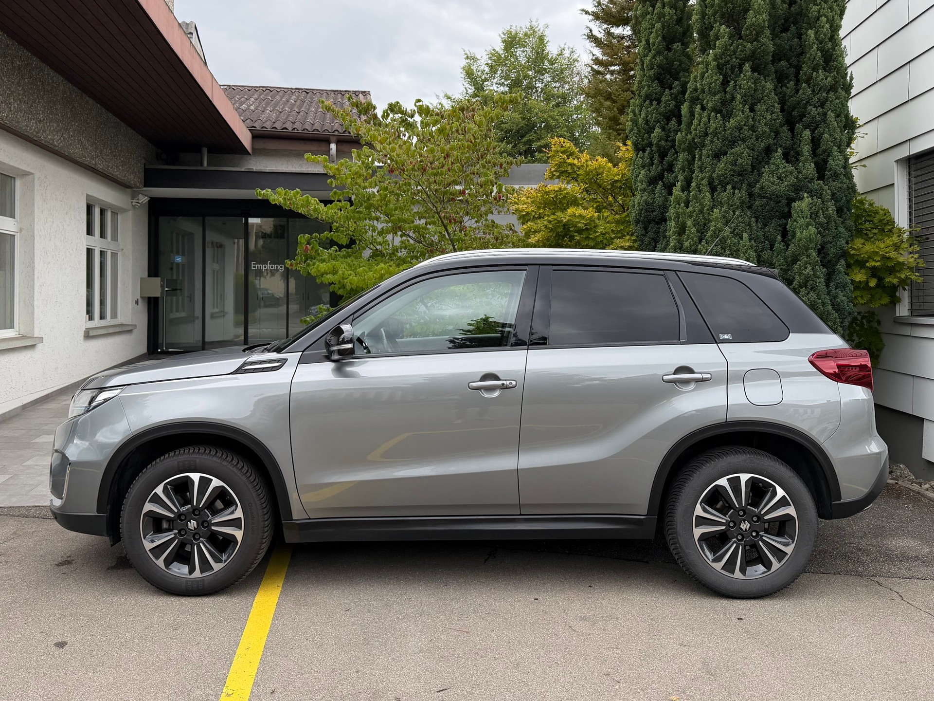 SUZUKI Vitara 1.4 4x4 Boosterjet Compact Top Automatic Allgrip *Vollausstattung*aus 1. Hand*Garantie*-image-4