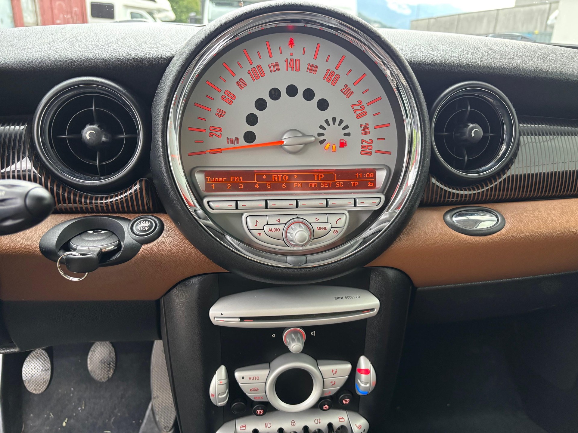MINI R56 1.6i Cooper-image-12