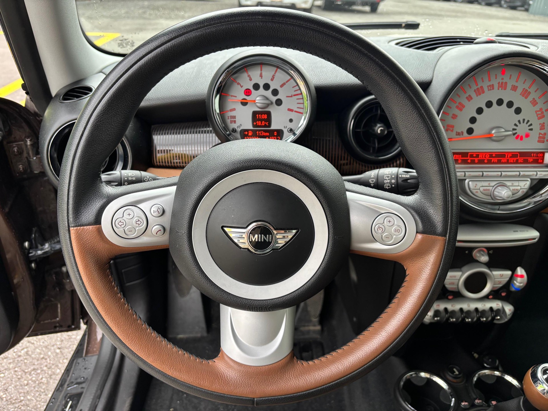 MINI R56 1.6i Cooper-image-9