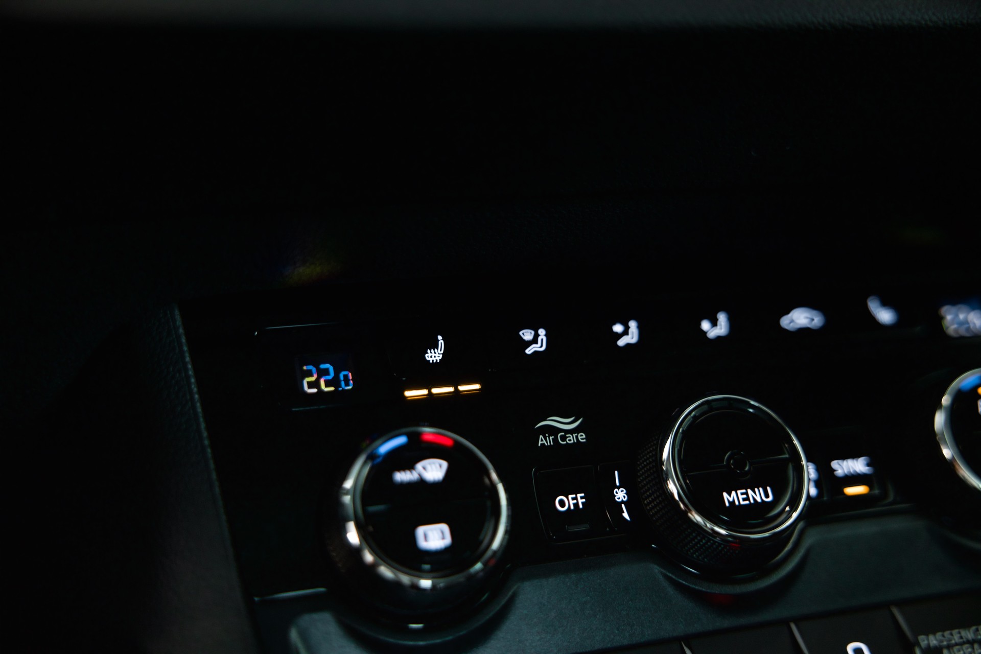 SKODA Karoq 1.0 TSI Ambition DSG-image-29