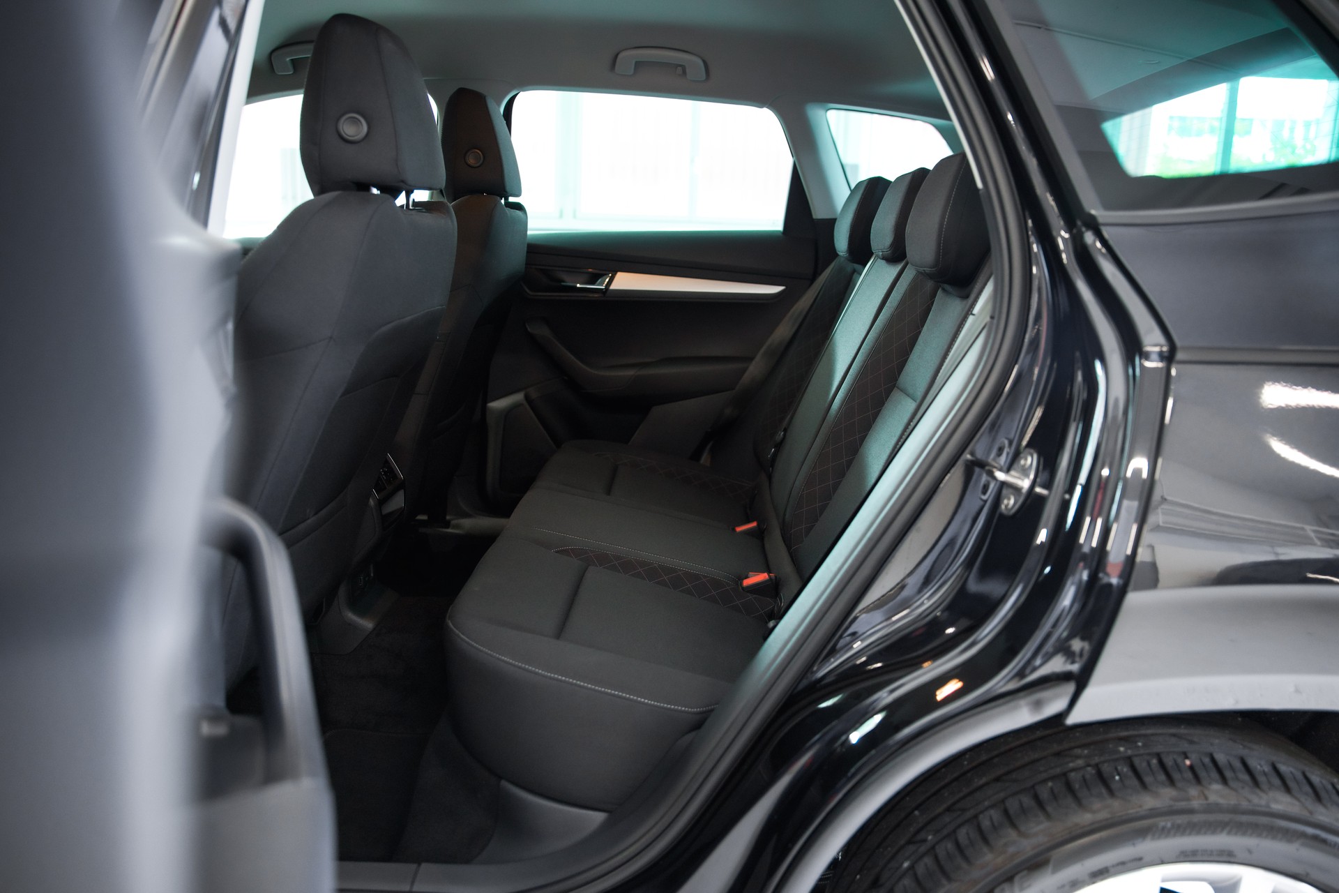 SKODA Karoq 1.0 TSI Ambition DSG-image-21