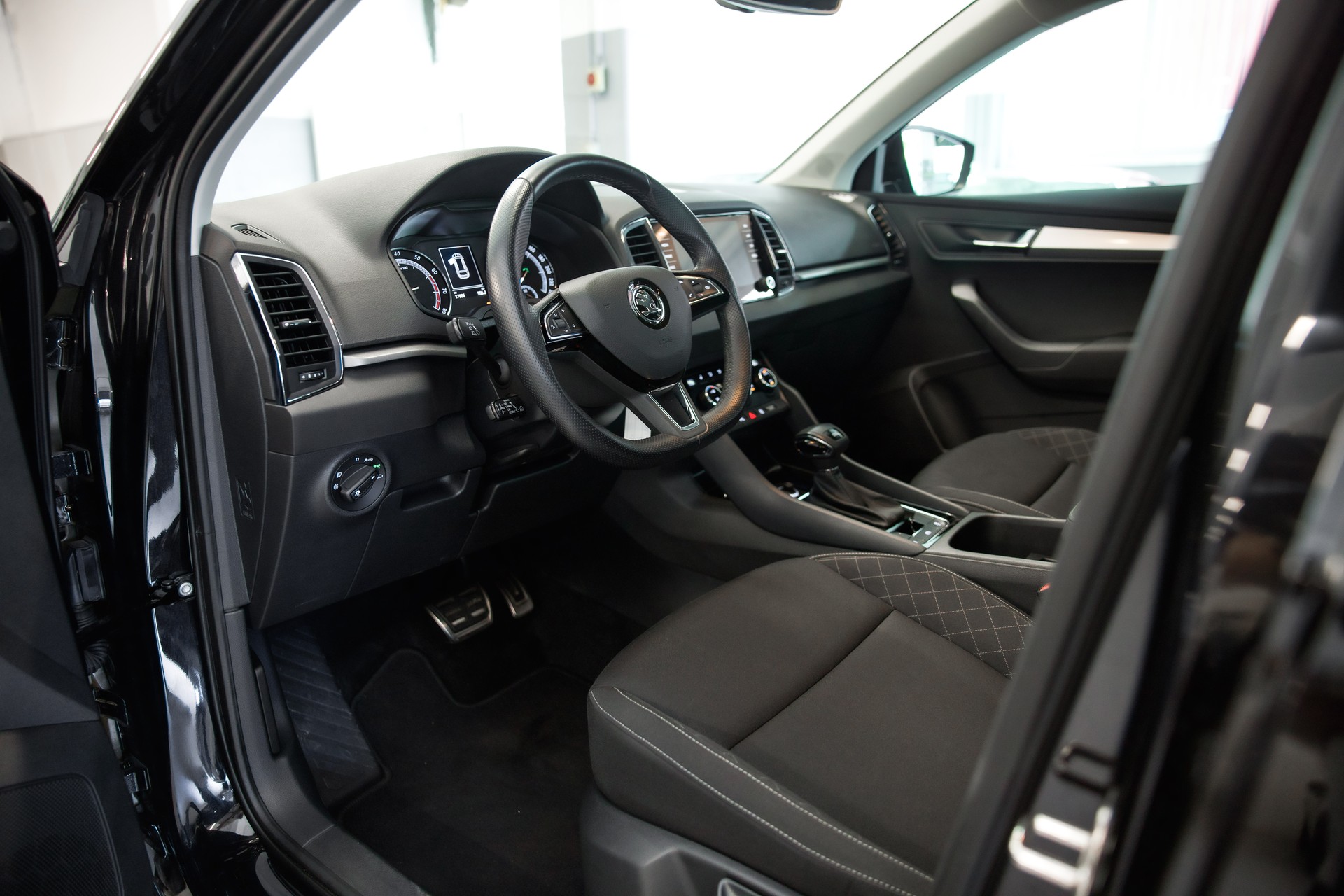 SKODA Karoq 1.0 TSI Ambition DSG-image-17