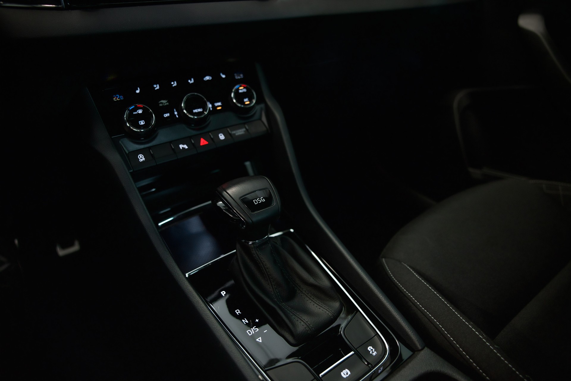SKODA Karoq 1.0 TSI Ambition DSG-image-27