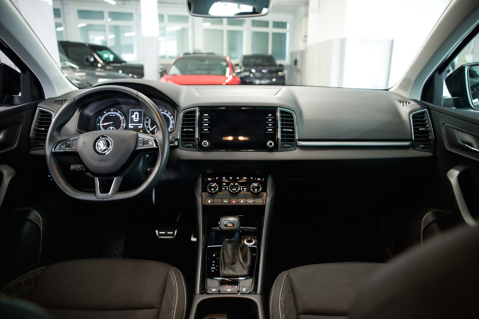 SKODA Karoq 1.0 TSI Ambition DSG-image-16